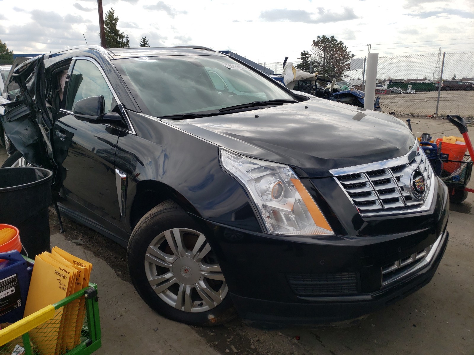 CADILLAC SRX LUXURY 2015 with VIN 3GYFNEE33FS580867 - Photo from auction