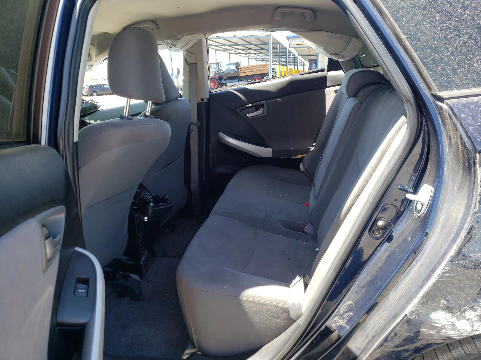 Photo 6 from auction – 2013 TOYOTA PRIUS with VIN JTDKN3DU8D1627652