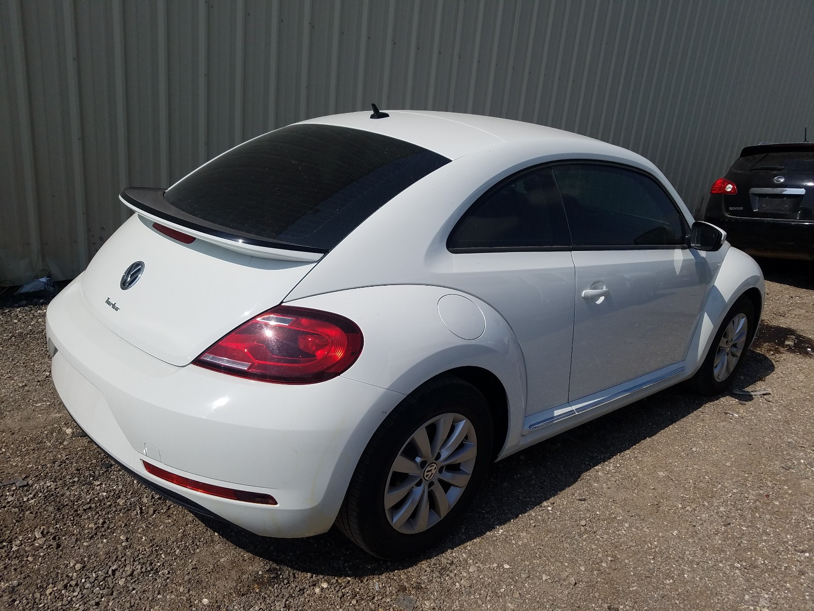 Photo 4 from auction – 2019 VOLKSWAGEN BEETLE S with VIN 3VWFD7AT7KM710316