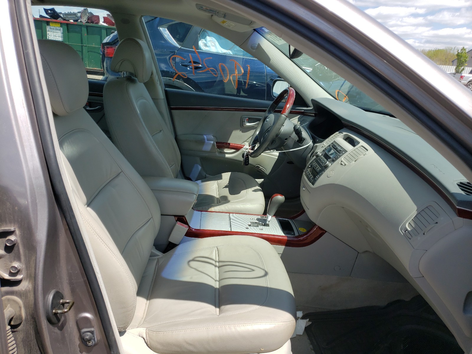 Photo 5 from auction – 2006 HYUNDAI AZERA SE with VIN KMHFC46F46A119009