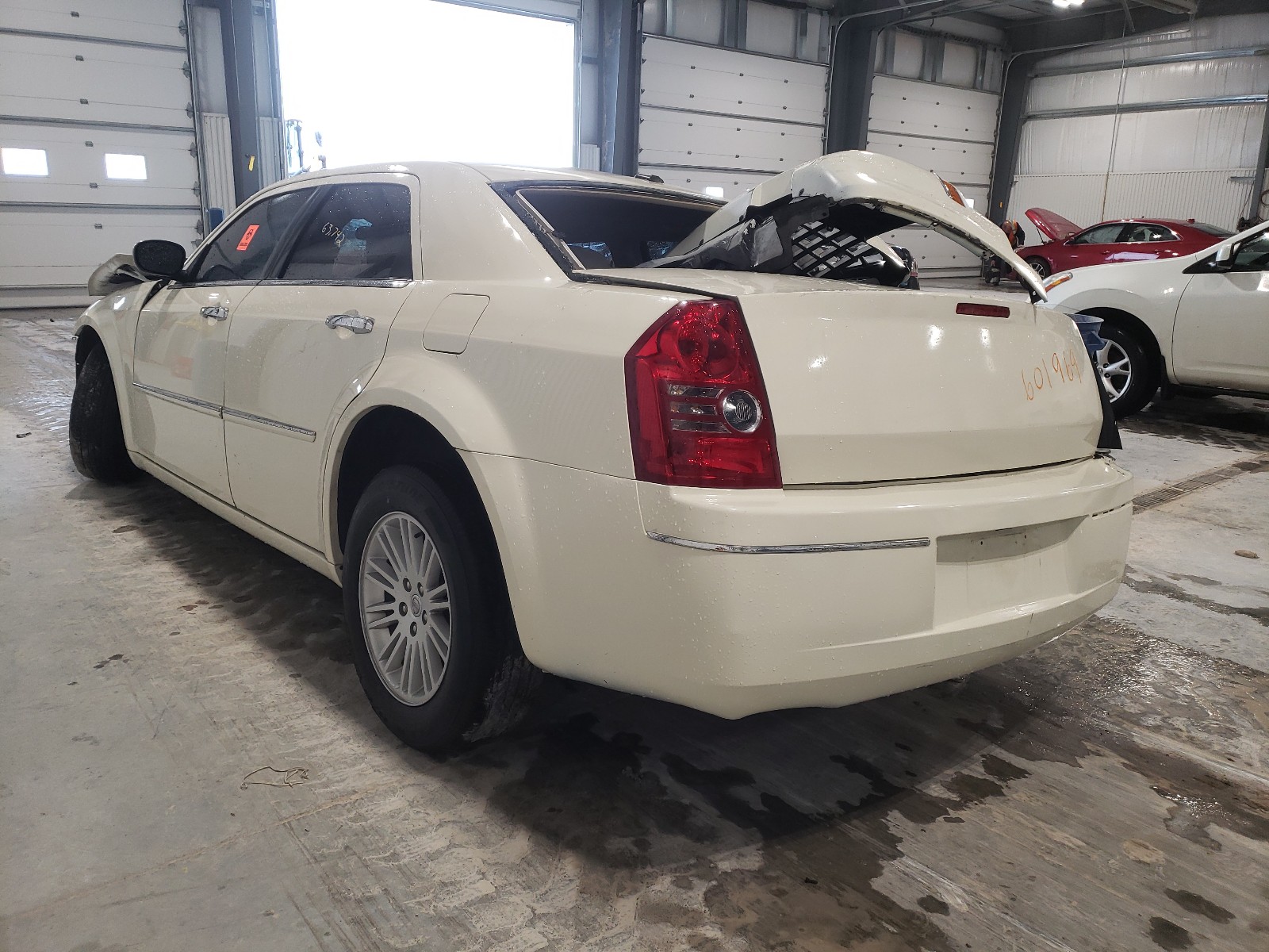 Photo 3 from auction – 2010 CHRYSLER 300 TOURIN with VIN 2C3CA5CV6AH326790