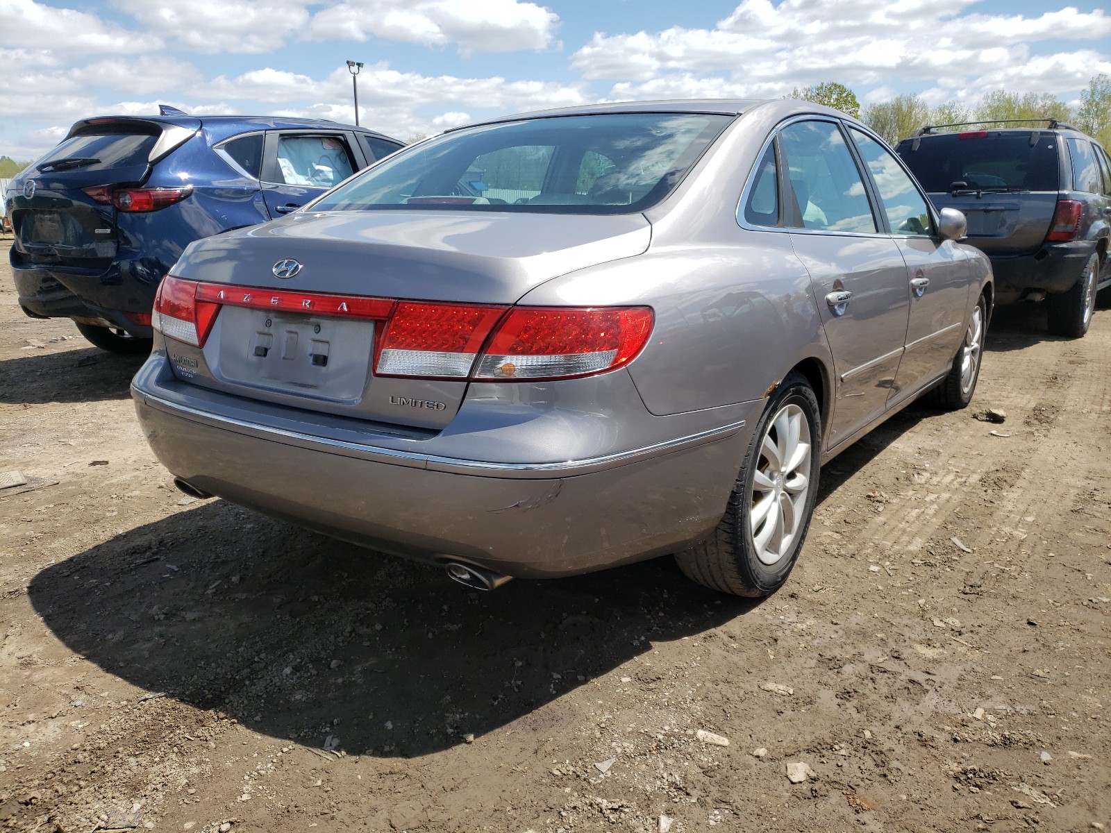 Photo 4 from auction – 2006 HYUNDAI AZERA SE with VIN KMHFC46F46A119009