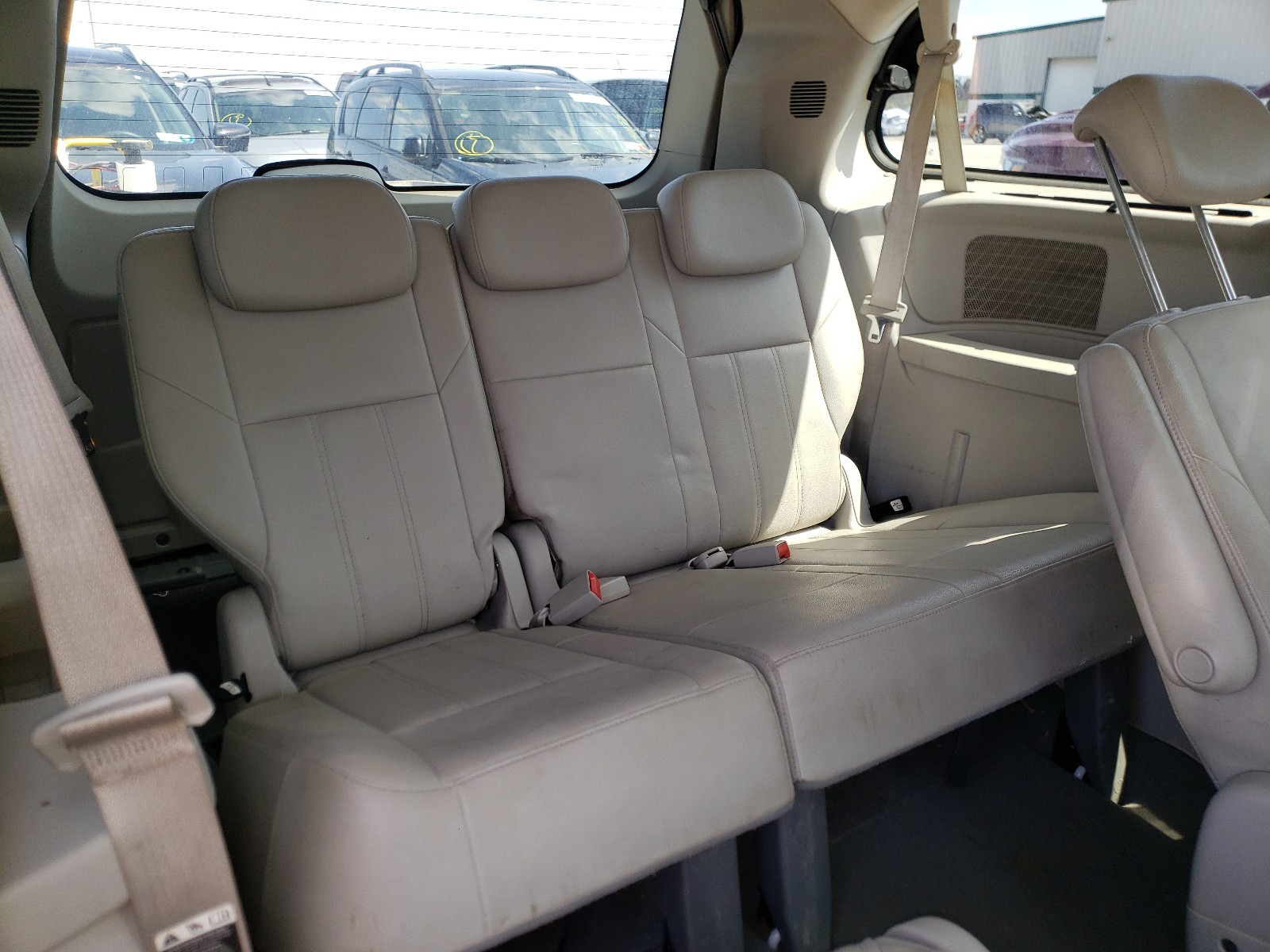 Photo 9 from auction – 2008 CHRYSLER TOWN & COU with VIN 2A8HR54P38R826753