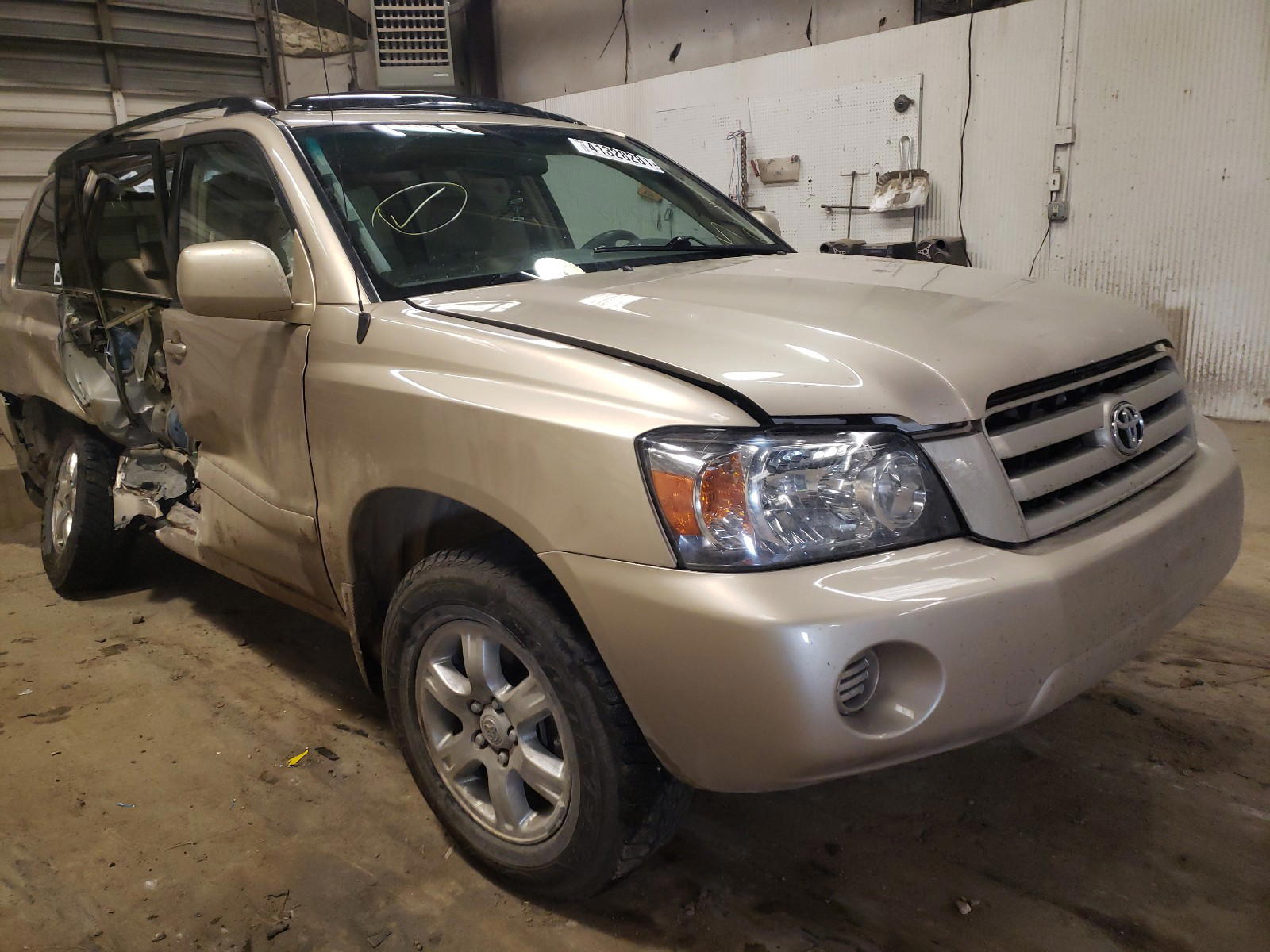TOYOTA HIGHLANDER 2004 with VIN JTEEP21AX40064441 - Photo from auction