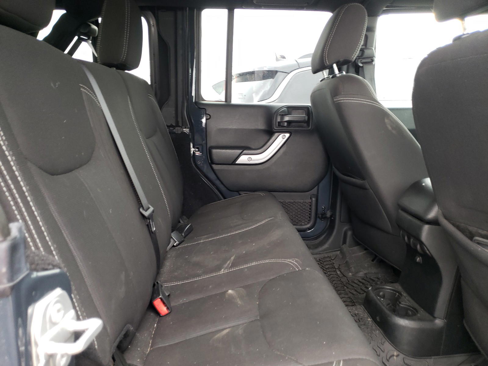 Photo 6 from auction – 2017 JEEP WRANGLER U with VIN 1C4BJWFG3HL728662