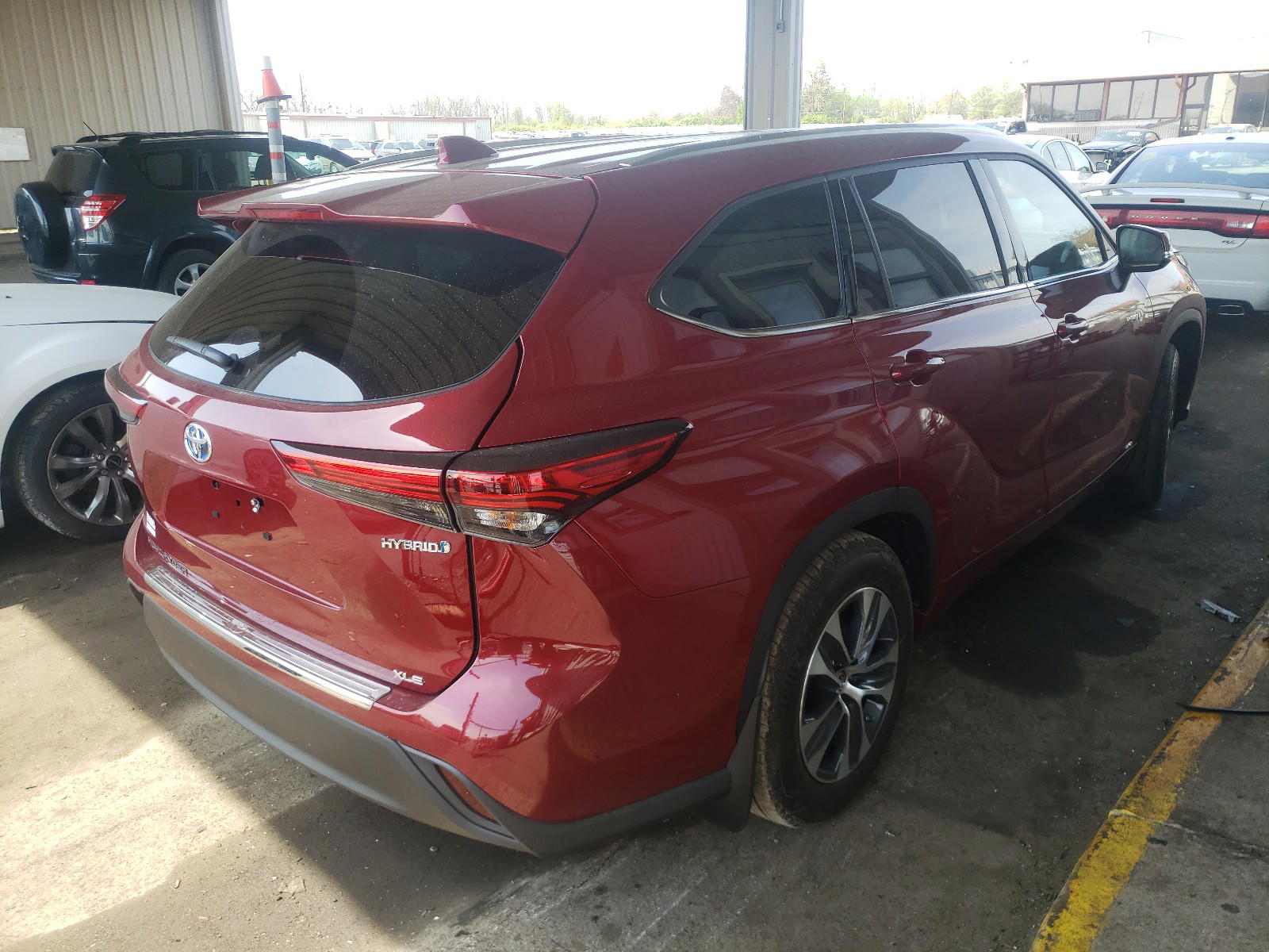 Photo 4 from auction – 2021 TOYOTA HIGHLANDER with VIN 5TDHBRCH8MS514832
