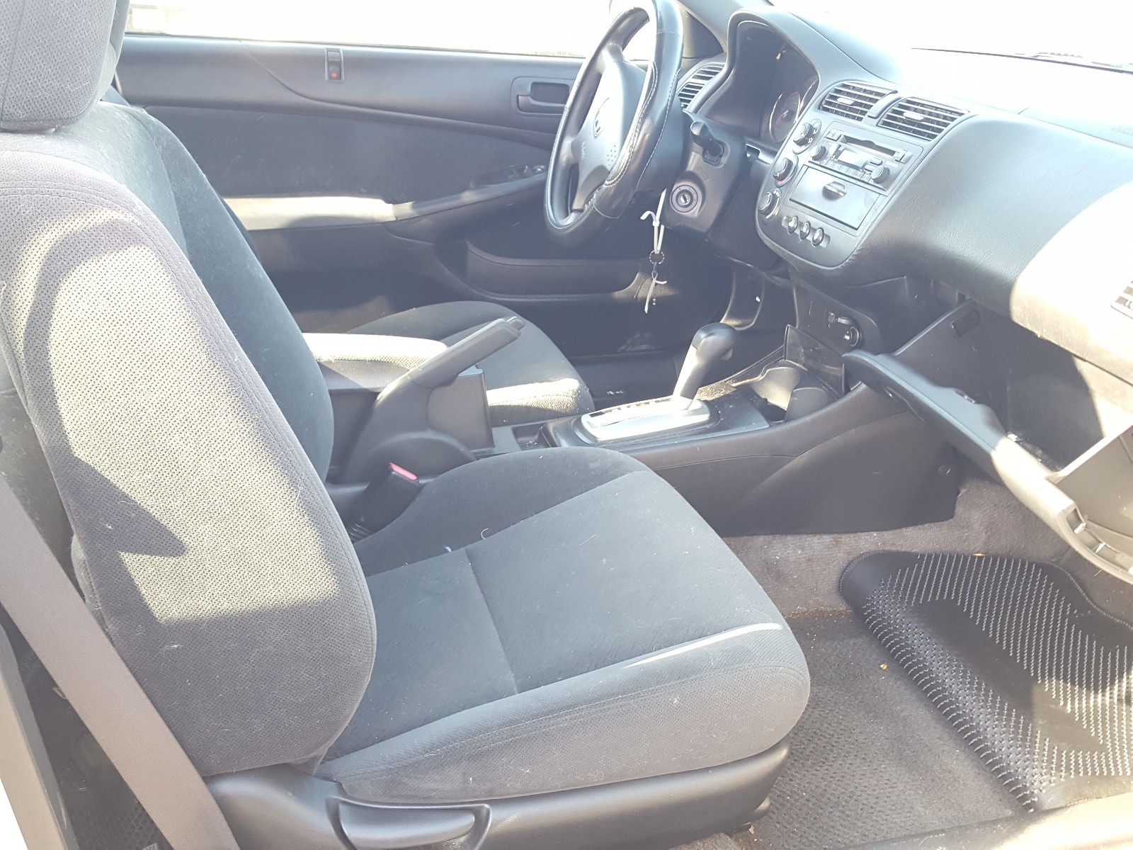 Photo 5 from auction – 2005 HONDA CIVIC LX with VIN 1HGEM22575L060315