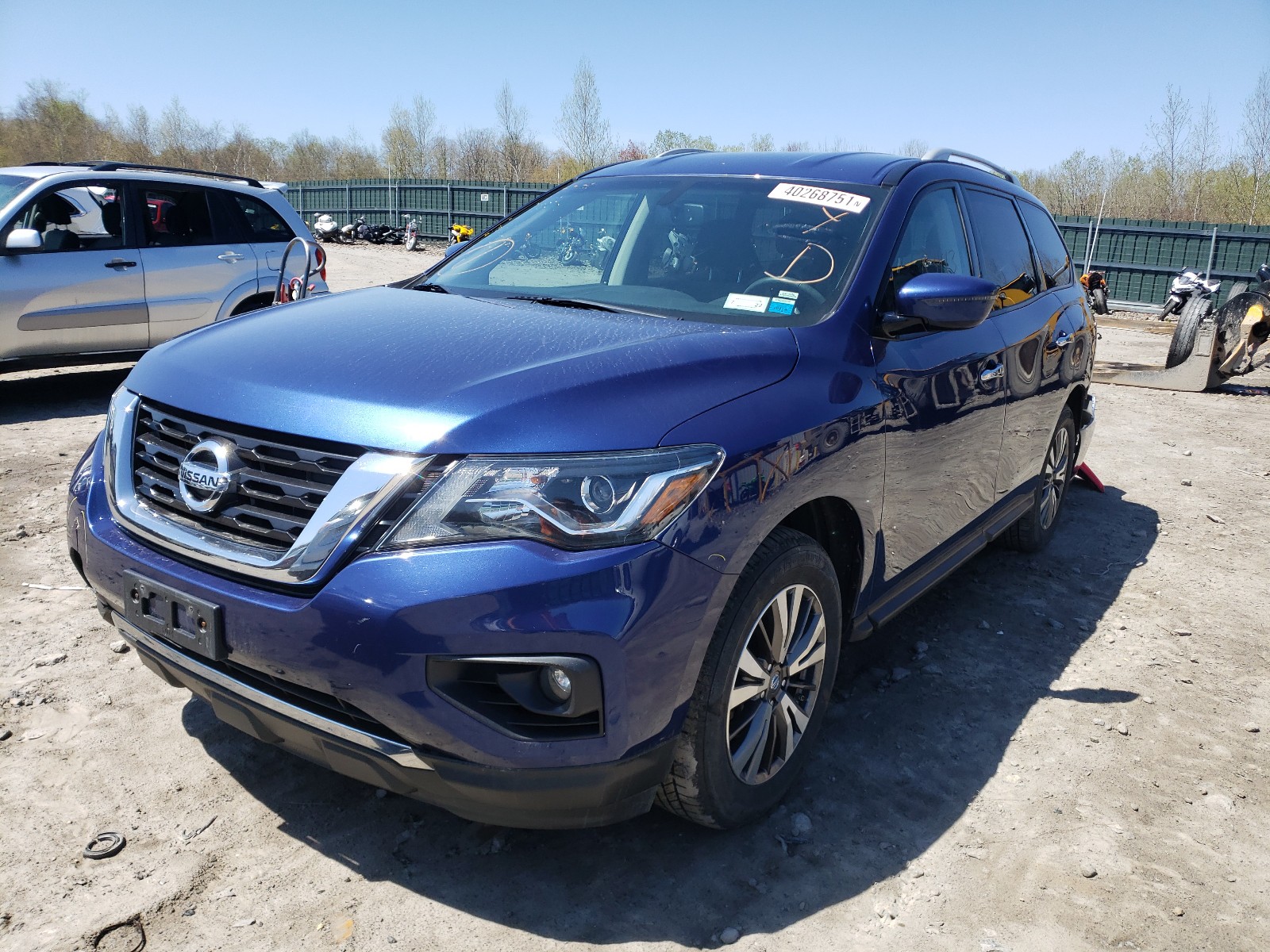 Photo 2 from auction – 2017 NISSAN PATHFINDER with VIN 5N1DR2MM5HC685117