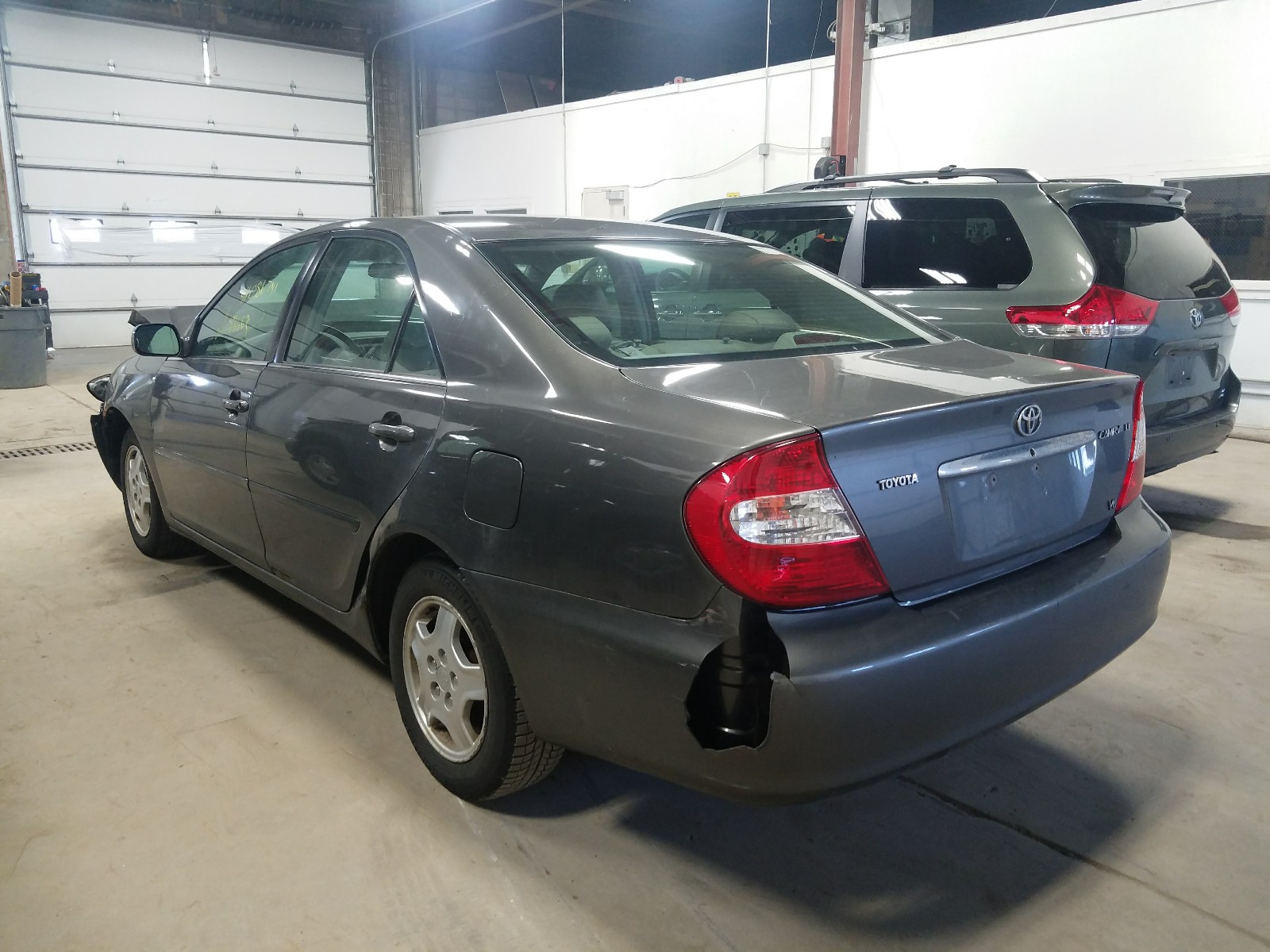 Photo 3 from auction – 2003 TOYOTA CAMRY LE with VIN 4T1BF30K13U563528