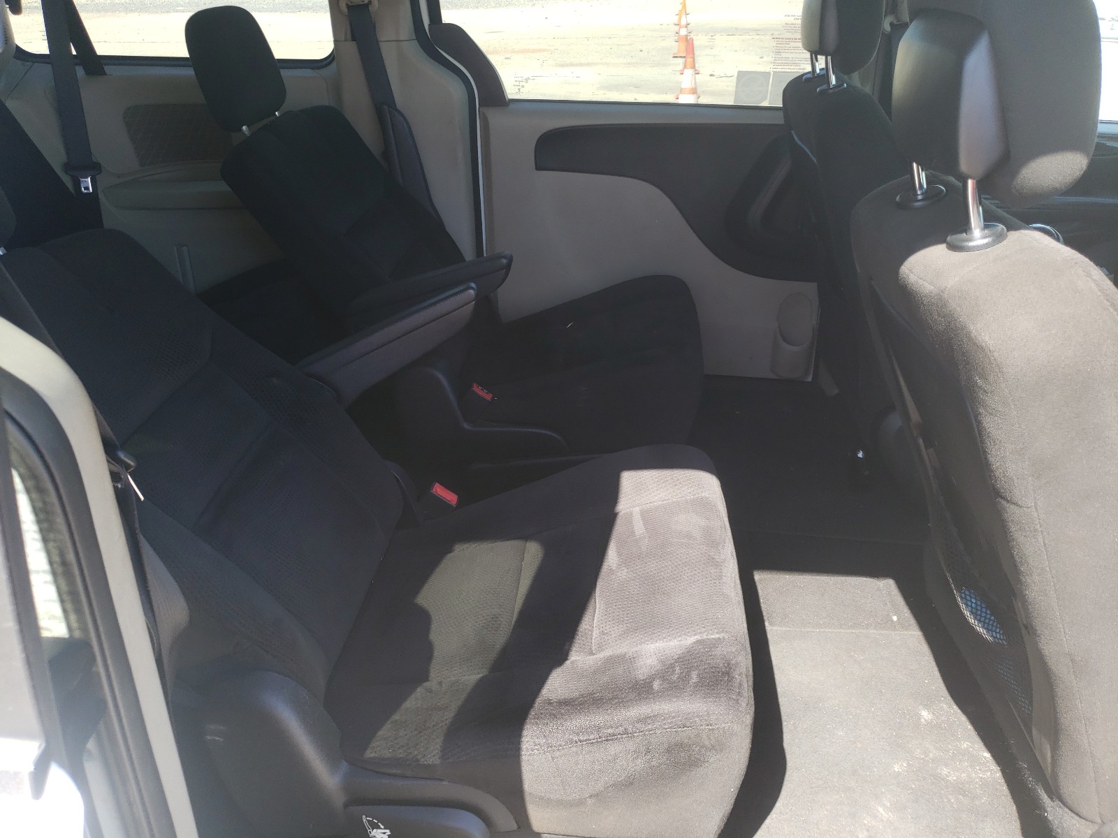 Photo 6 from auction – 2015 DODGE GRAND CARA with VIN 2C4RDGBG1FR569162