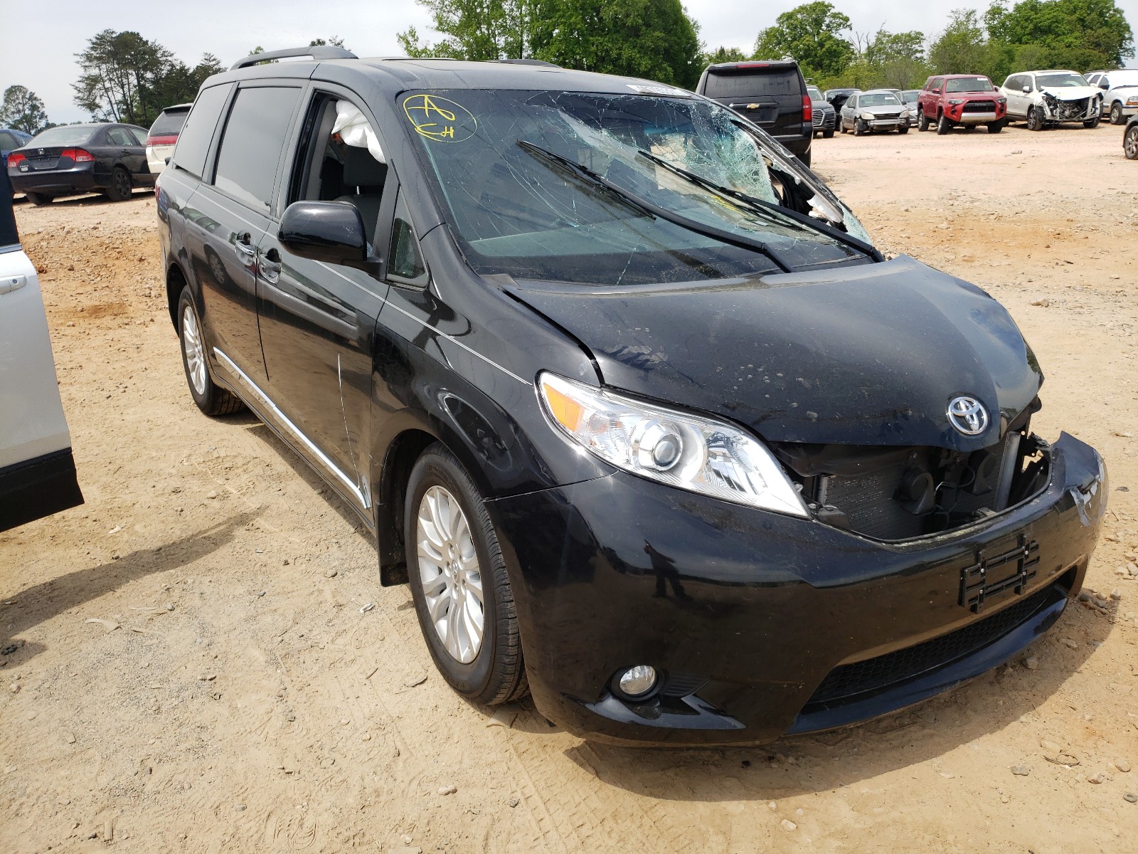 Photo 1 from auction – 2017 TOYOTA SIENNA XLE with VIN 5TDYZ3DC5HS893208