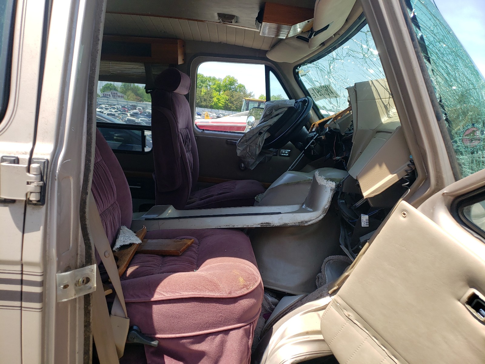 Photo 5 from auction – 1994 CHEVROLET G20 with VIN 1GBEG25KXRF123455