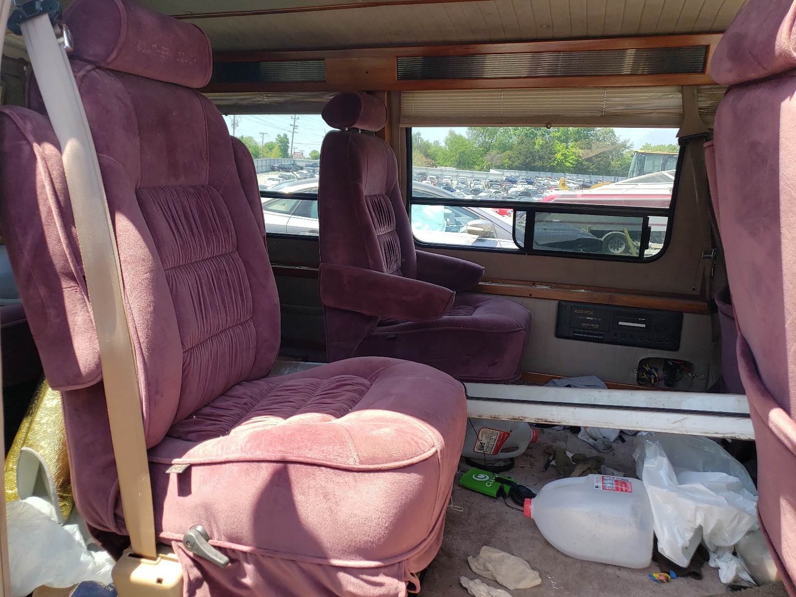 Photo 6 from auction – 1994 CHEVROLET G20 with VIN 1GBEG25KXRF123455