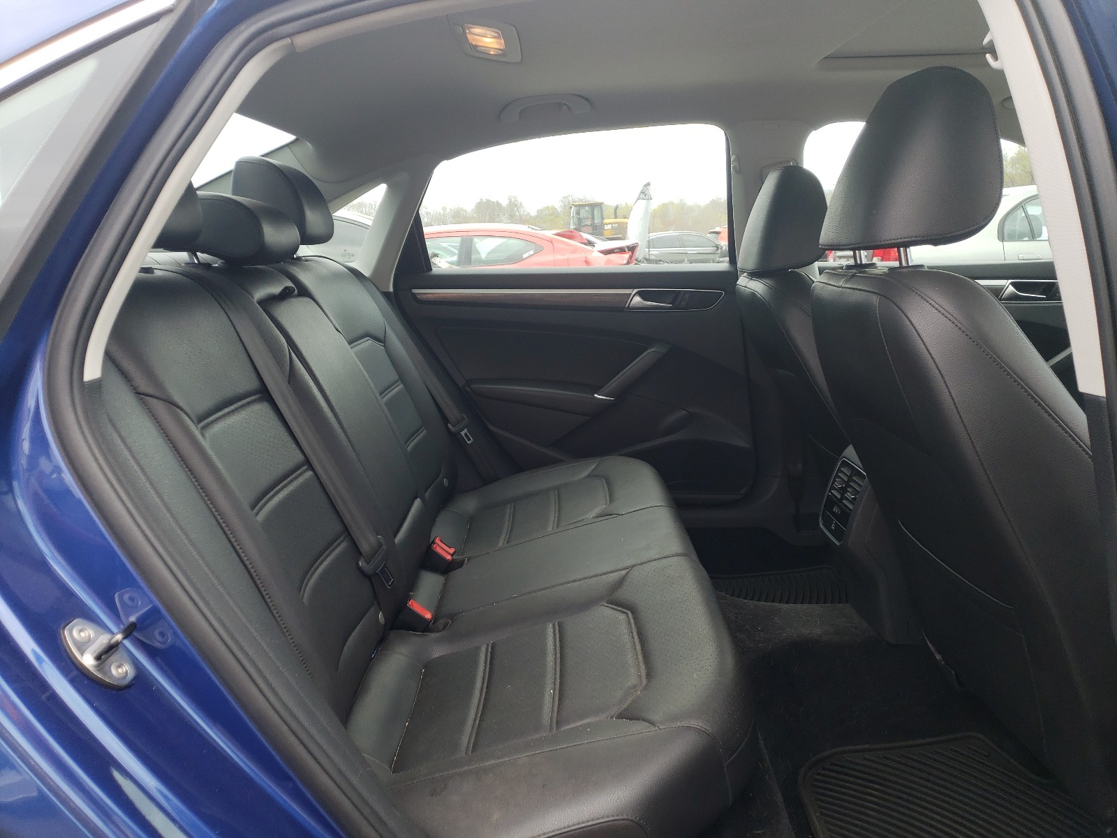 Photo 6 from auction – 2017 VOLKSWAGEN PASSAT SE with VIN 1VWBT7A35HC077925