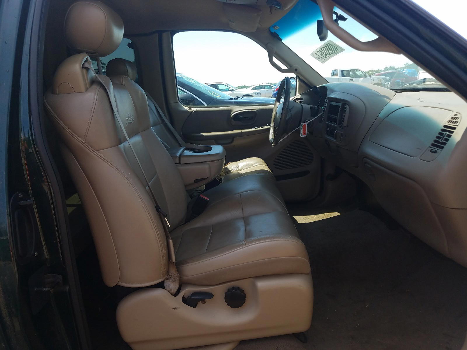 Photo 5 from auction – 2002 FORD F150 with VIN 1FTRX17WX2NA36786