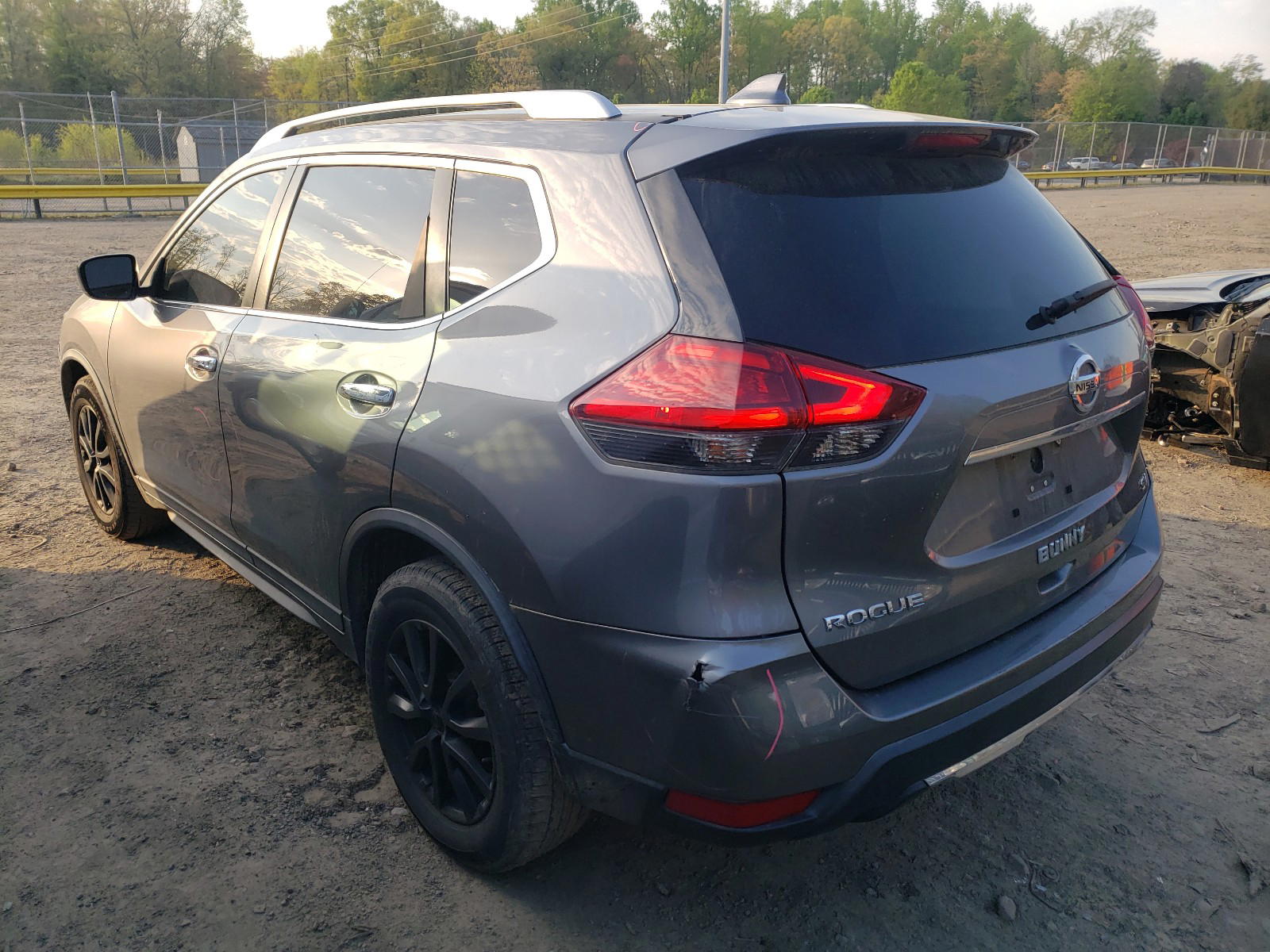 Photo 3 from auction – 2017 NISSAN ROGUE S with VIN KNMAT2MT9HP590049