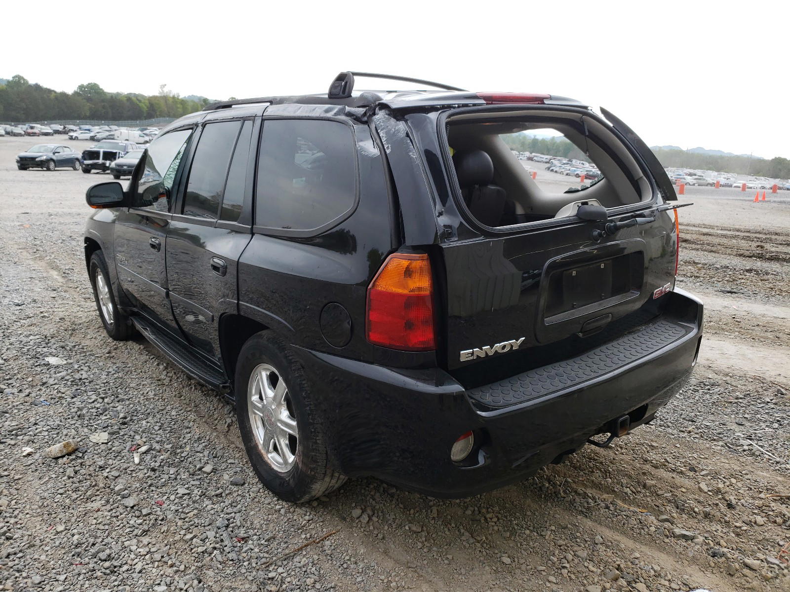 Photo 3 from auction – 2005 GMC YUKON with VIN 1GKET63M052353661