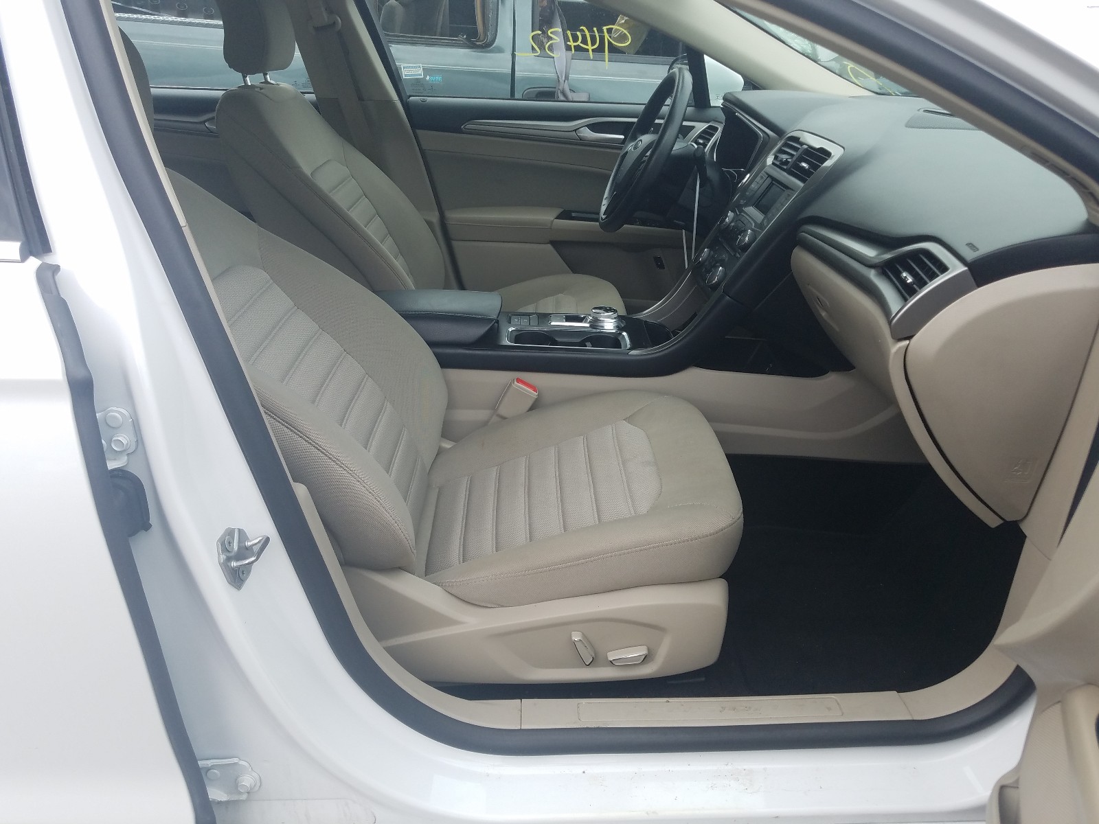 Photo 5 from auction – 2017 FORD FUSION SE with VIN 3FA6P0LU7HR400143