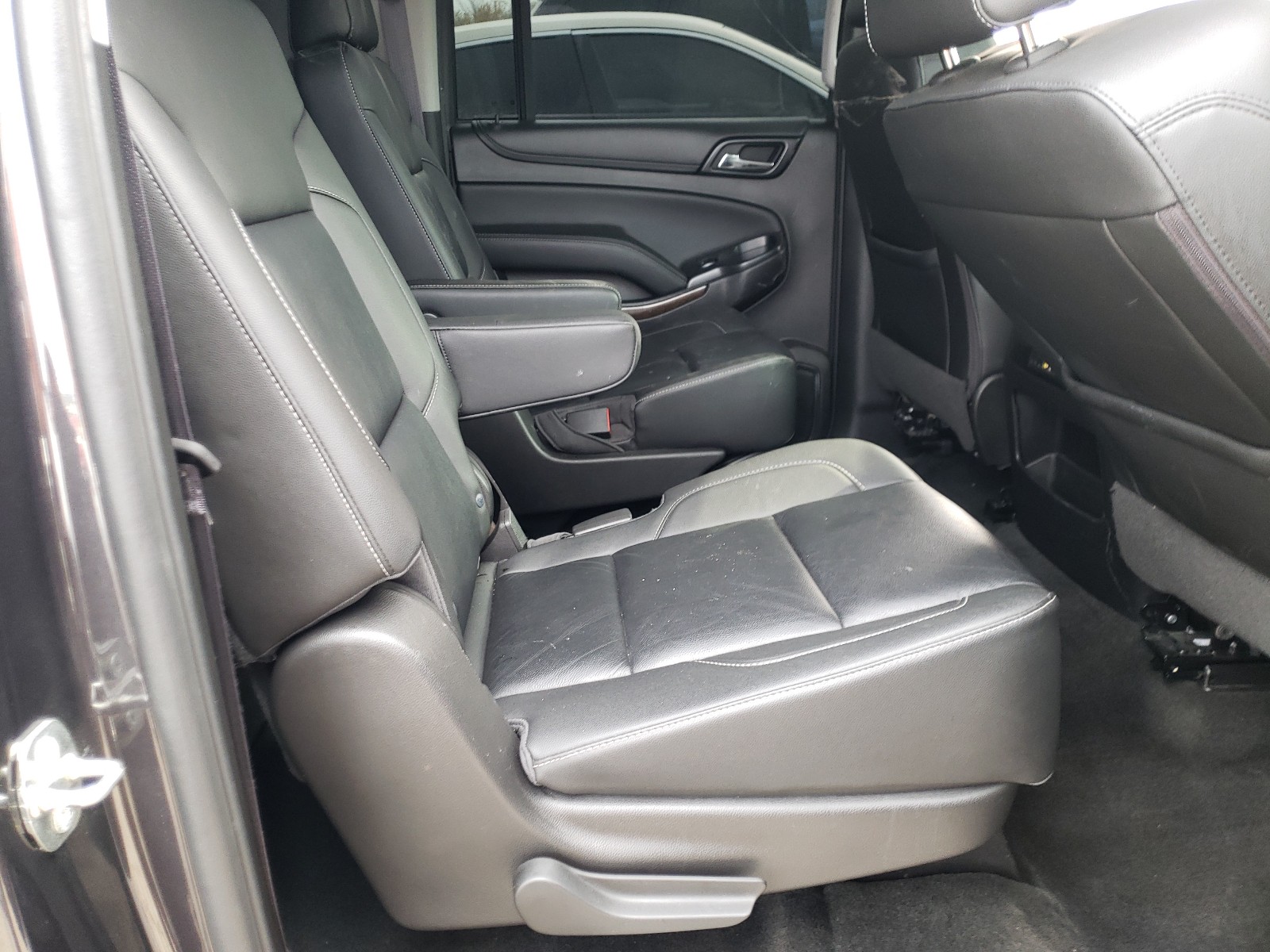 Photo 6 from auction – 2016 CHEVROLET SUBURBAN K with VIN 1GNSKHKC0GR346099