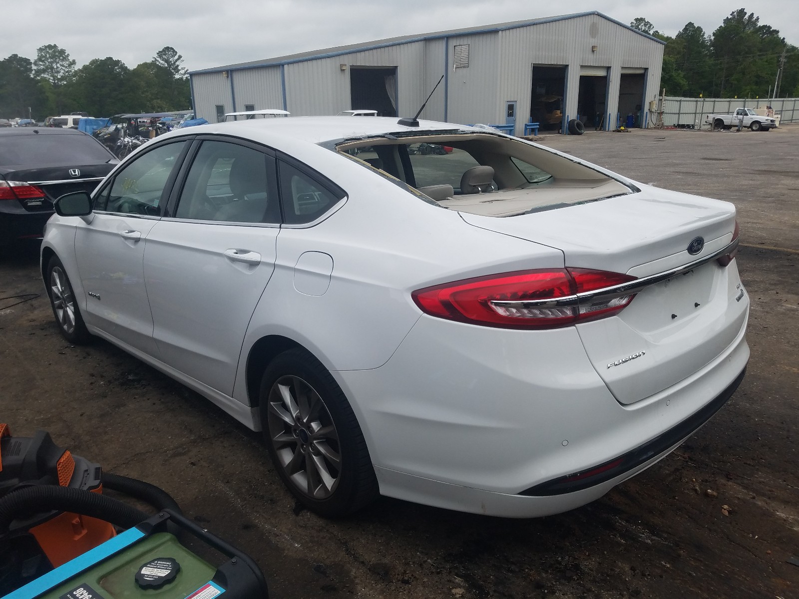Photo 3 from auction – 2017 FORD FUSION SE with VIN 3FA6P0LU7HR400143