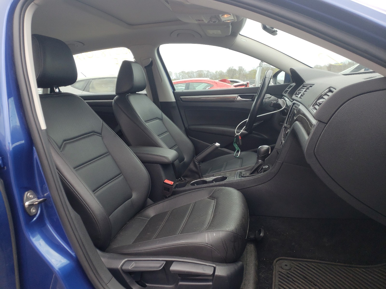 Photo 5 from auction – 2017 VOLKSWAGEN PASSAT SE with VIN 1VWBT7A35HC077925