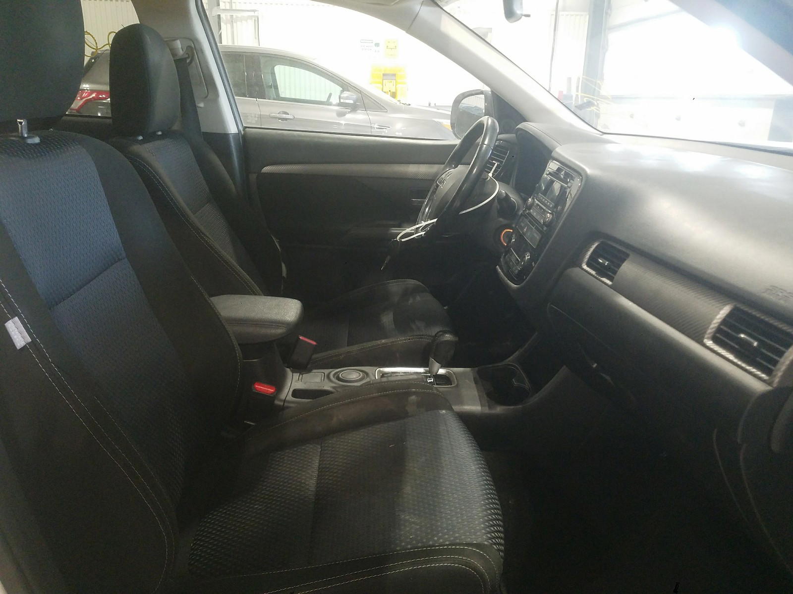 Photo 5 from auction – 2016 MITSUBISHI OUTLANDER with VIN JA4AD2A34GZ040532