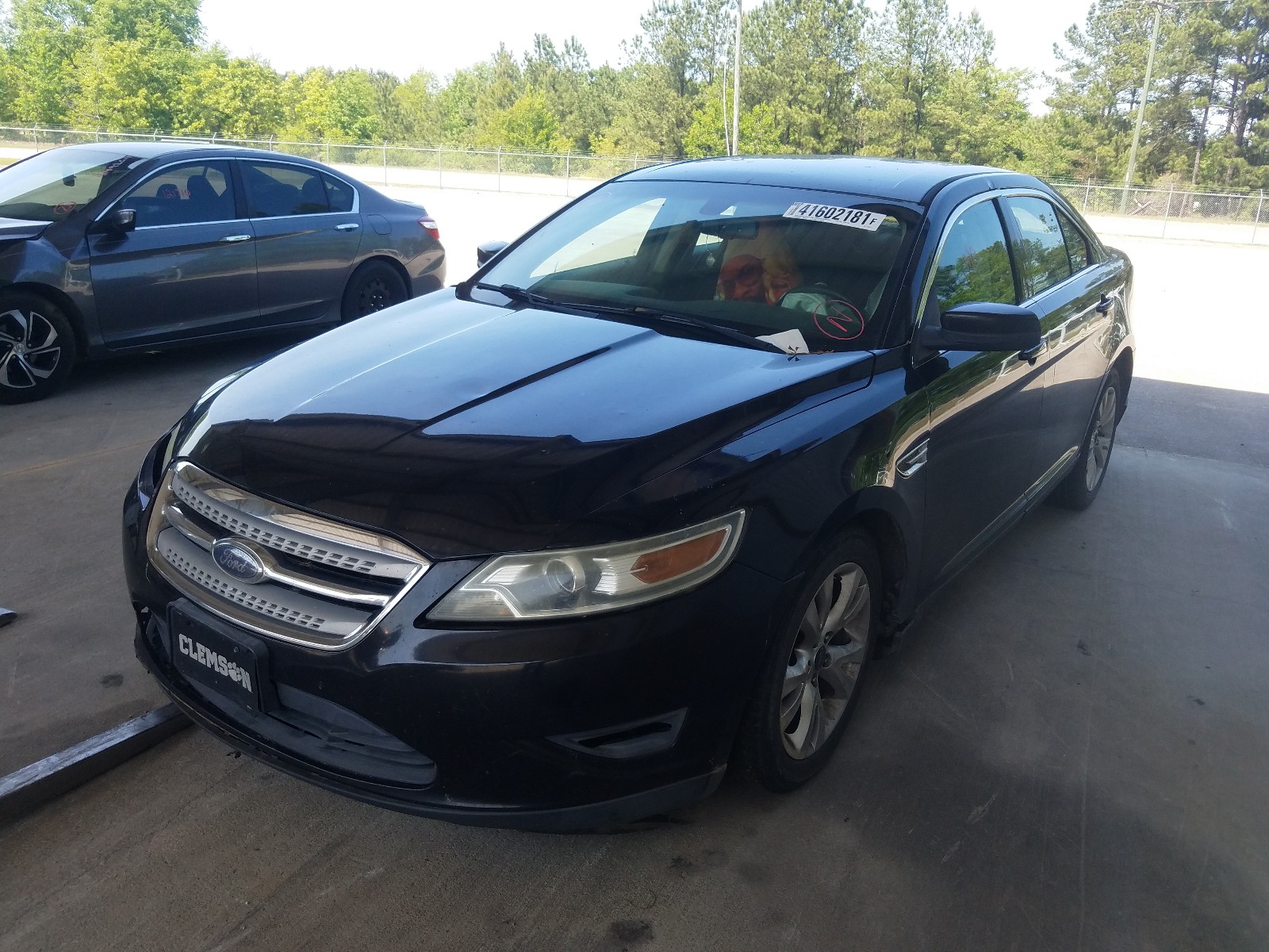Photo 2 from auction – 2010 FORD TAURUS SEL with VIN 1FAHP2HW0AG122617