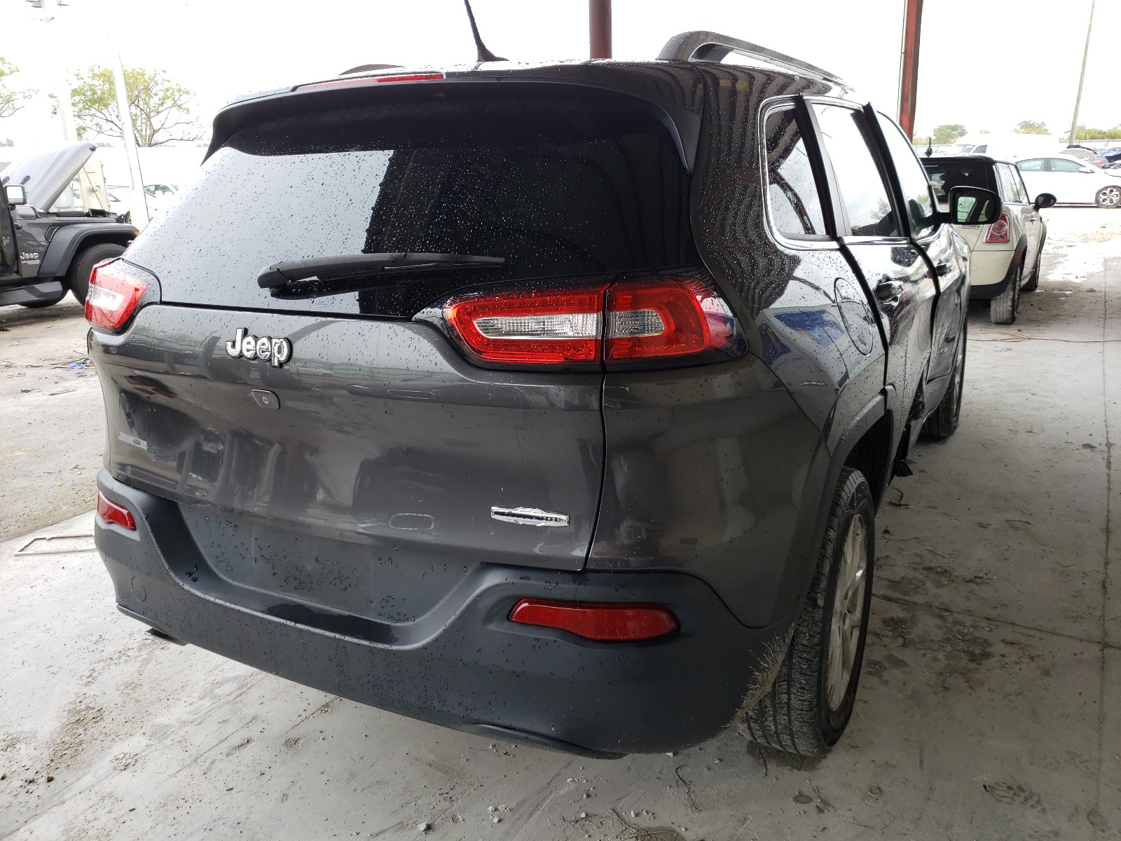 Photo 4 from auction – 2015 JEEP CHEROKEE L with VIN 1C4PJLCB6FW642674
