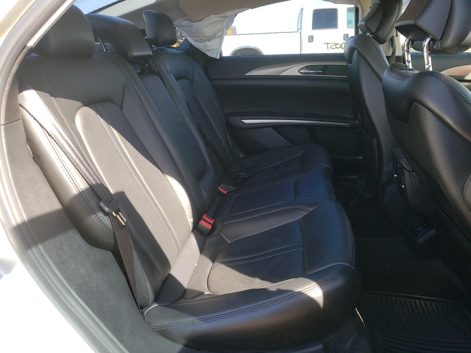 Photo 6 from auction – 2016 LINCOLN MKZ with VIN 3LN6L2J92GR604195