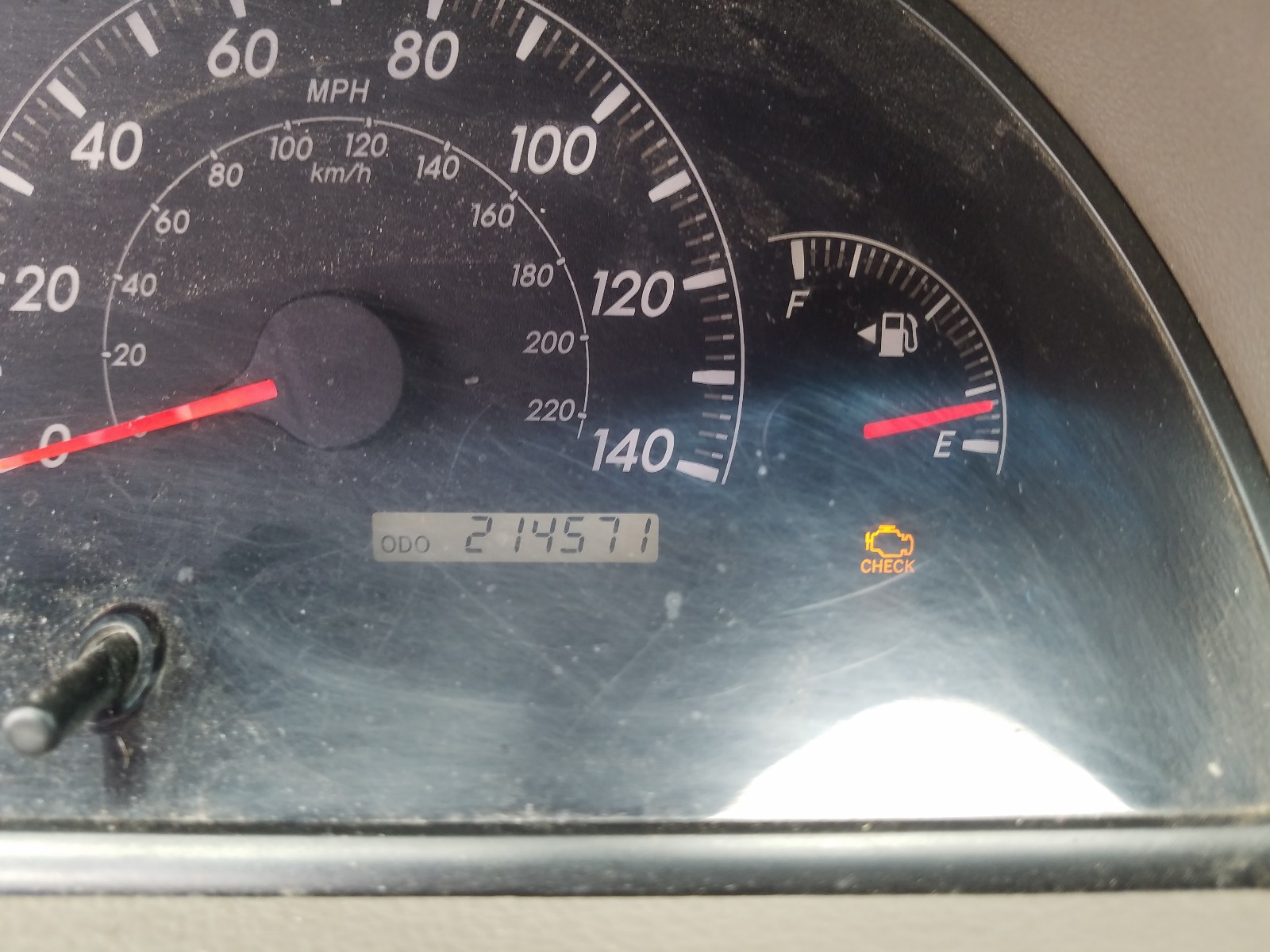 Photo 8 from auction – 2005 TOYOTA CAMRY LE with VIN 4T1BF30K75U591112