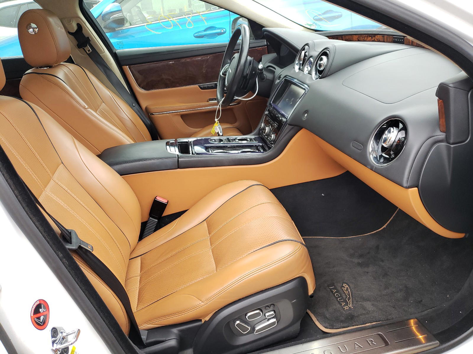 Photo 15 from auction – 2011 JAGUAR XJL SUPERC with VIN SAJXA2GE3BMV03785