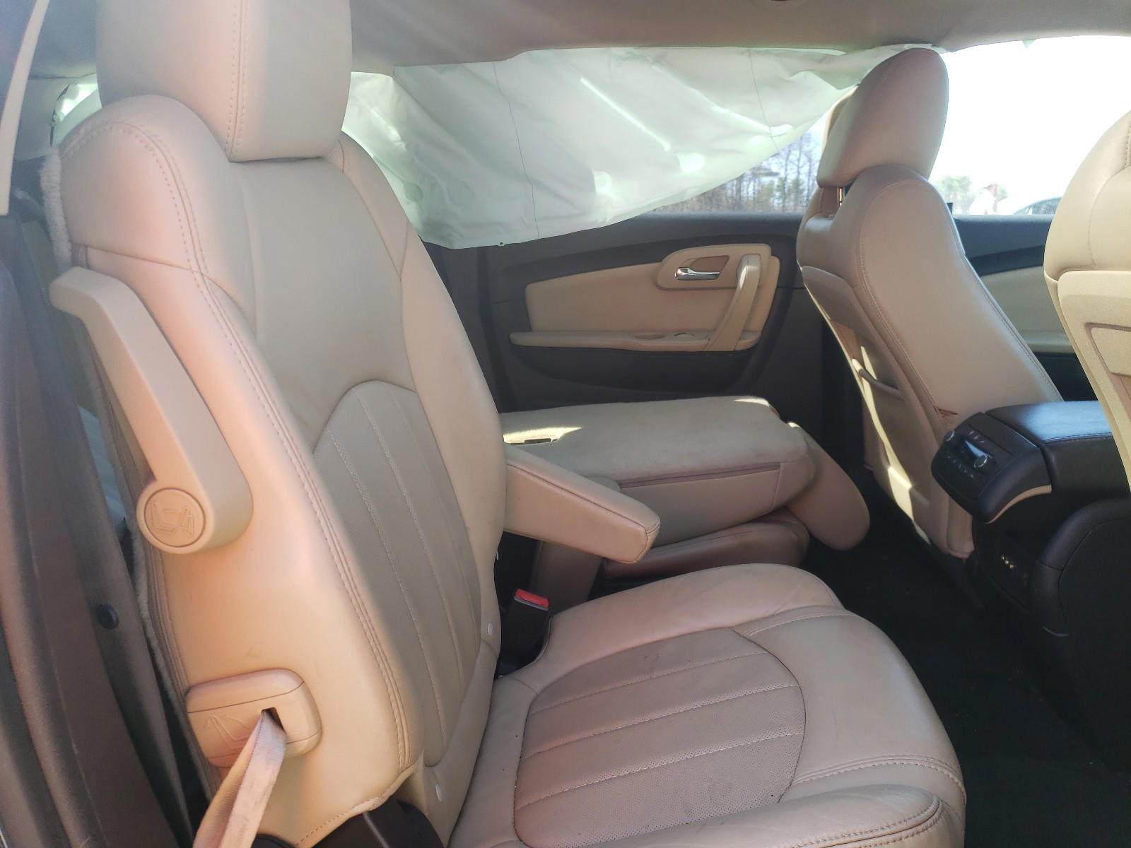 Photo 6 from auction – 2012 CHEVROLET TRAVERSE L with VIN 1GNKVLED2CJ210659