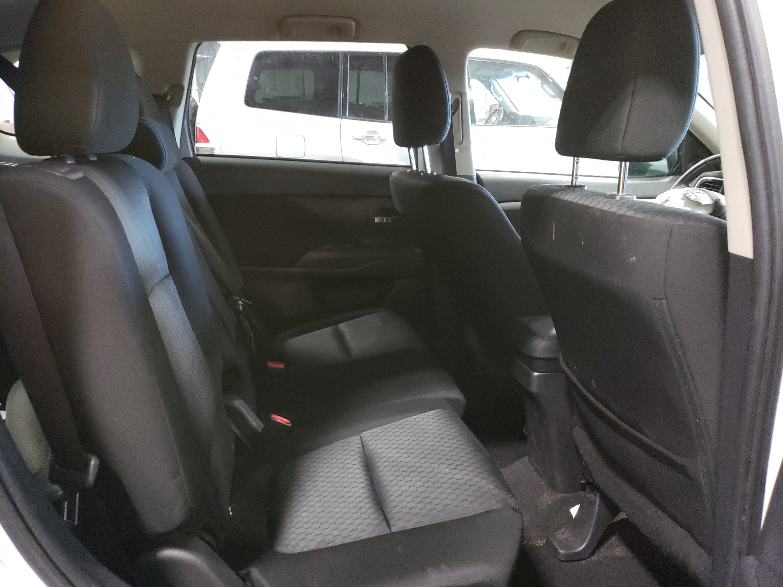 Photo 6 from auction – 2014 MITSUBISHI OUTLANDER with VIN JA4AZ3A3XEZ013694