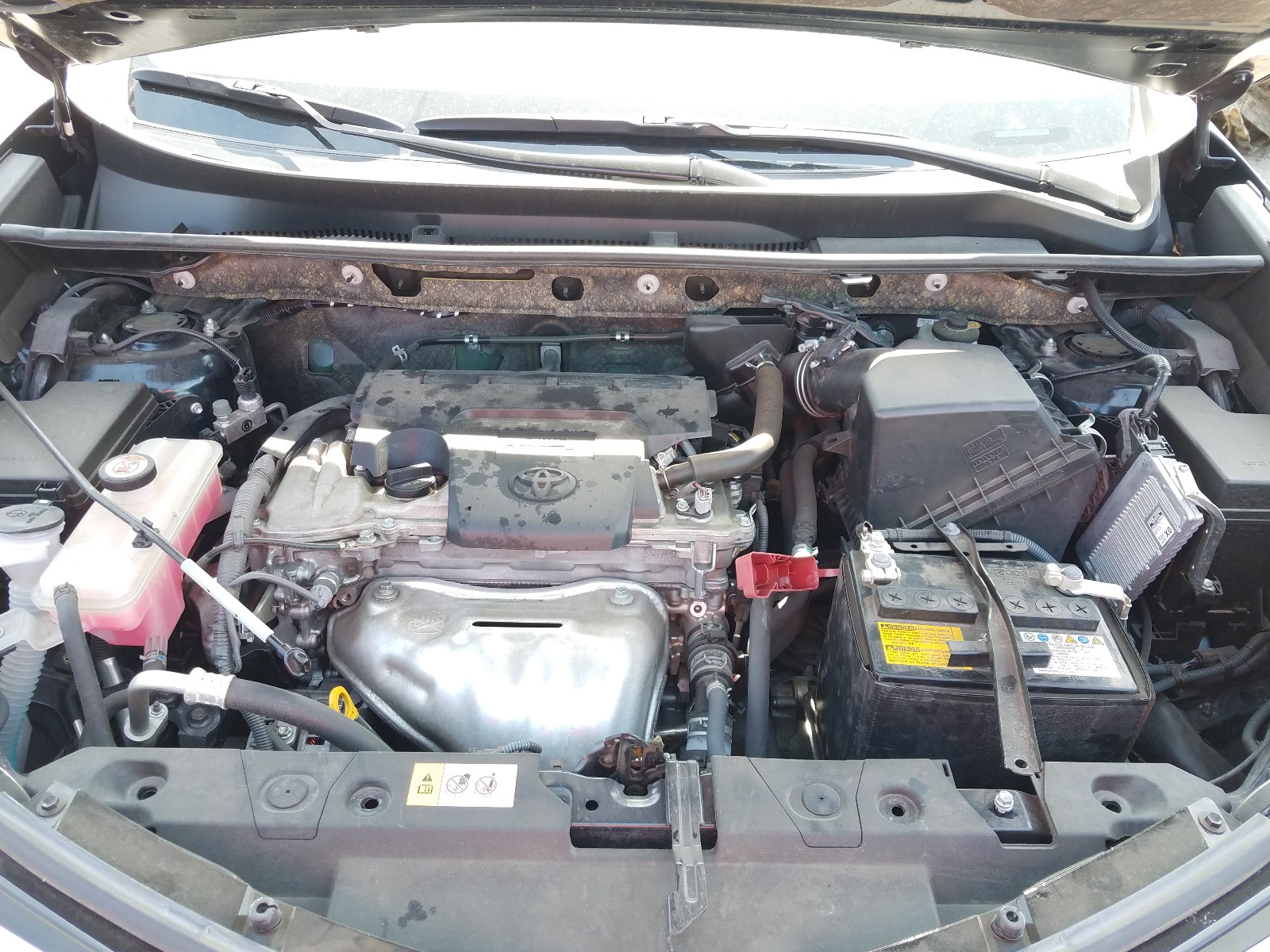 Photo 7 from auction – 2017 TOYOTA RAV4 XLE with VIN JTMRFREVXHJ131733