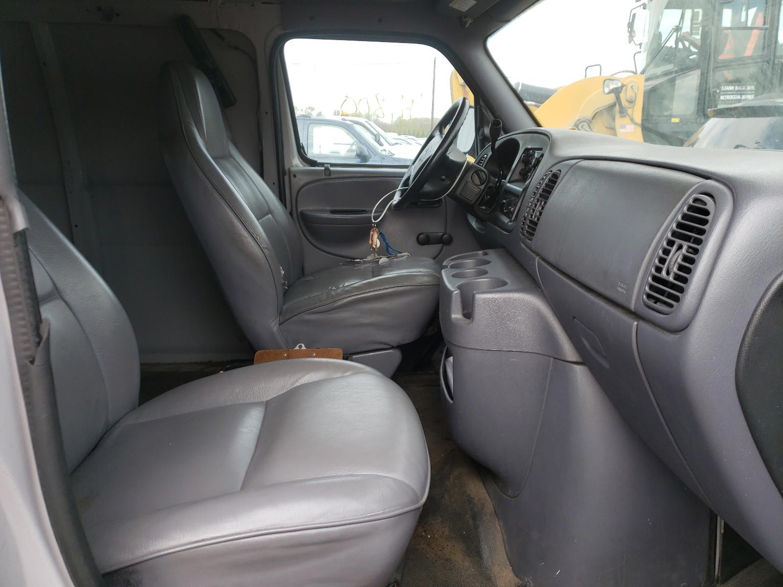 Photo 5 from auction – 2000 DODGE RAM VAN B1 with VIN 2B7HB11X7YK157579