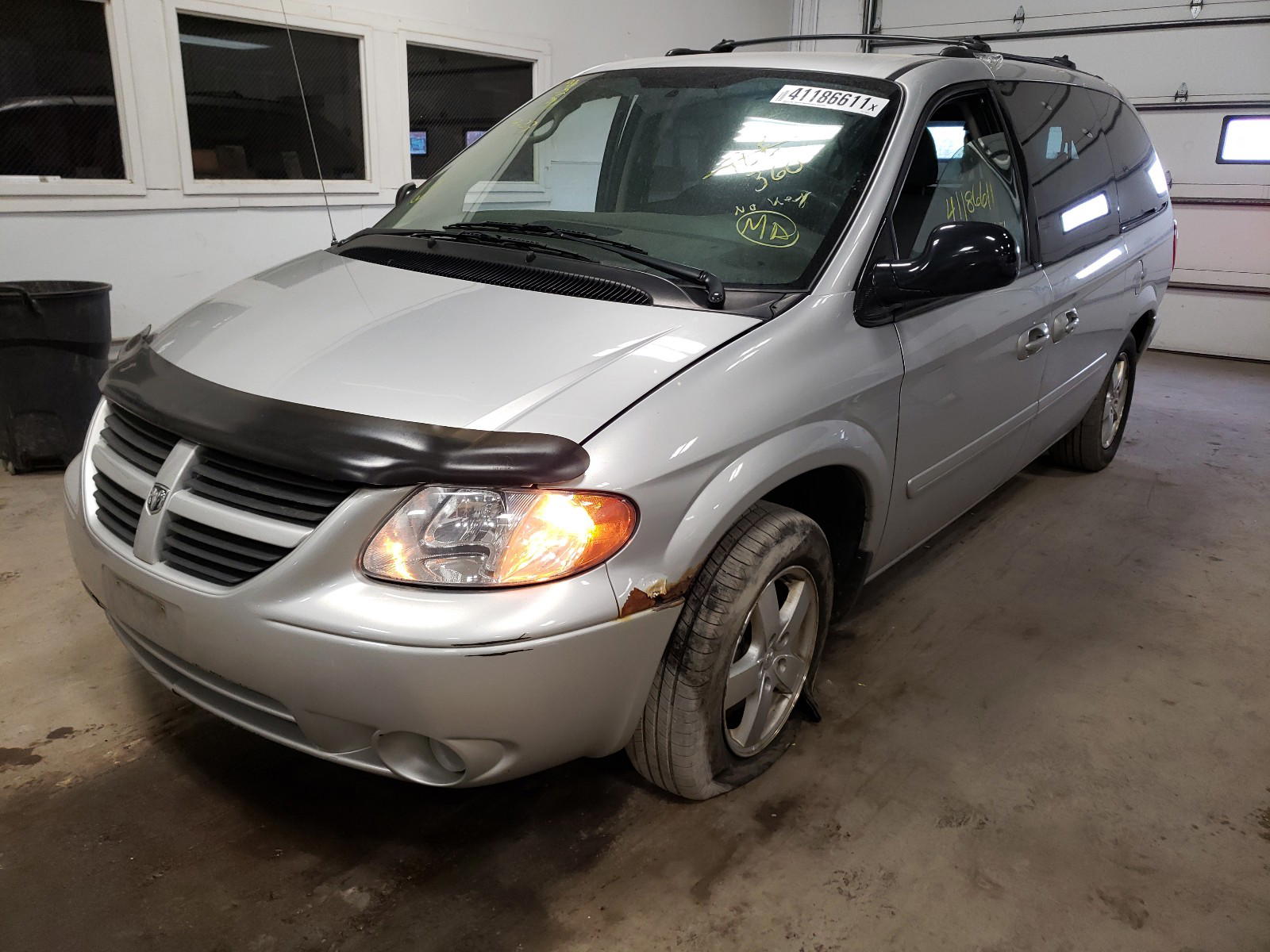 Photo 2 from auction – 2005 DODGE GRAND CARA with VIN 2D4GP44L55R600101
