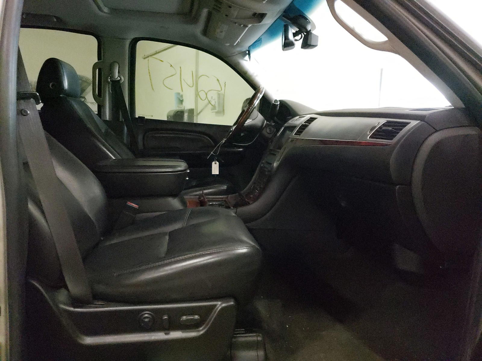 Photo 5 from auction – 2007 CADILLAC ESCALADE L with VIN 1GYFK63807R326115