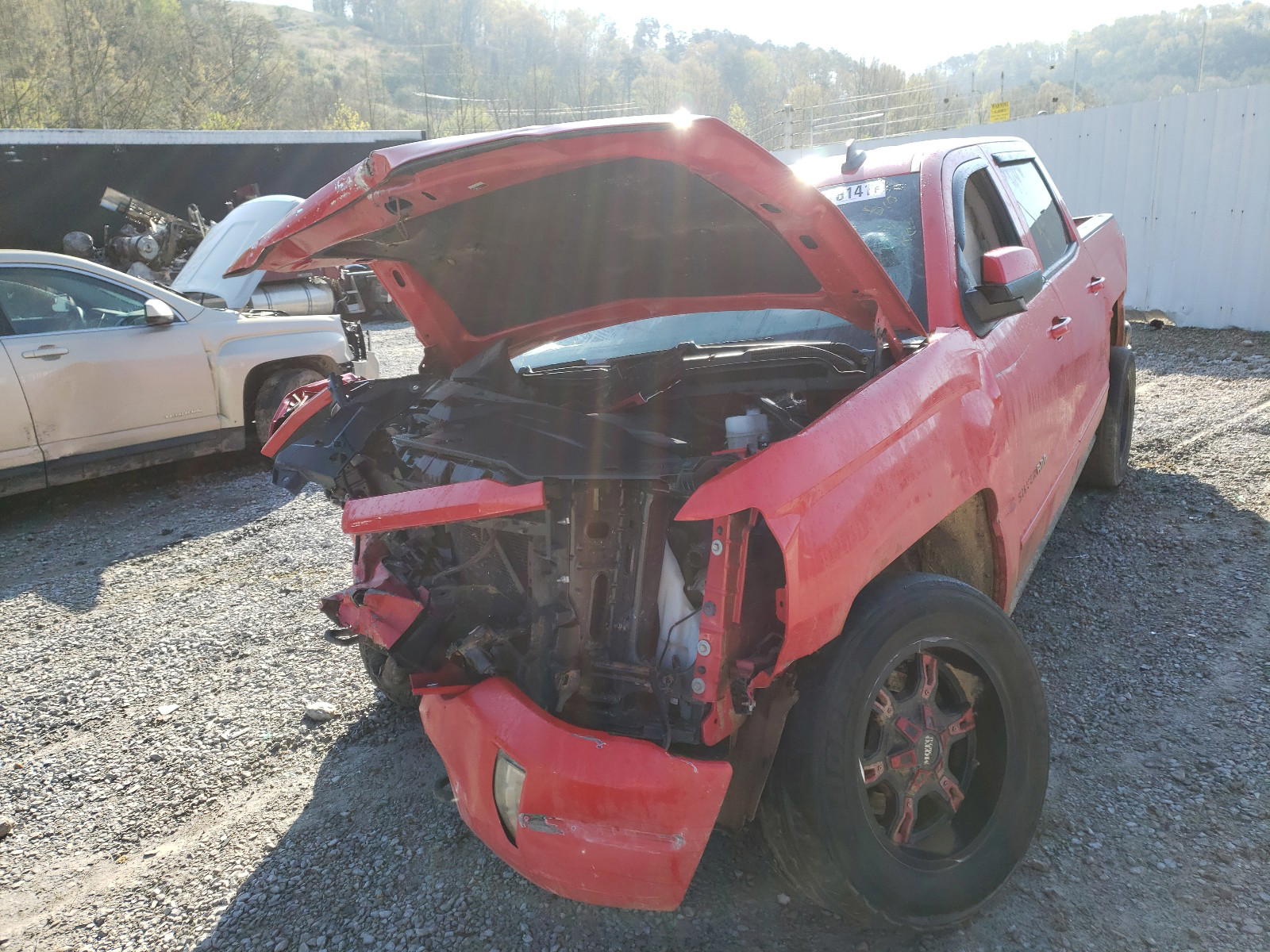 Photo 2 from auction – 2016 CHEVROLET SILVERADO with VIN 3GCUKREC4GG123390