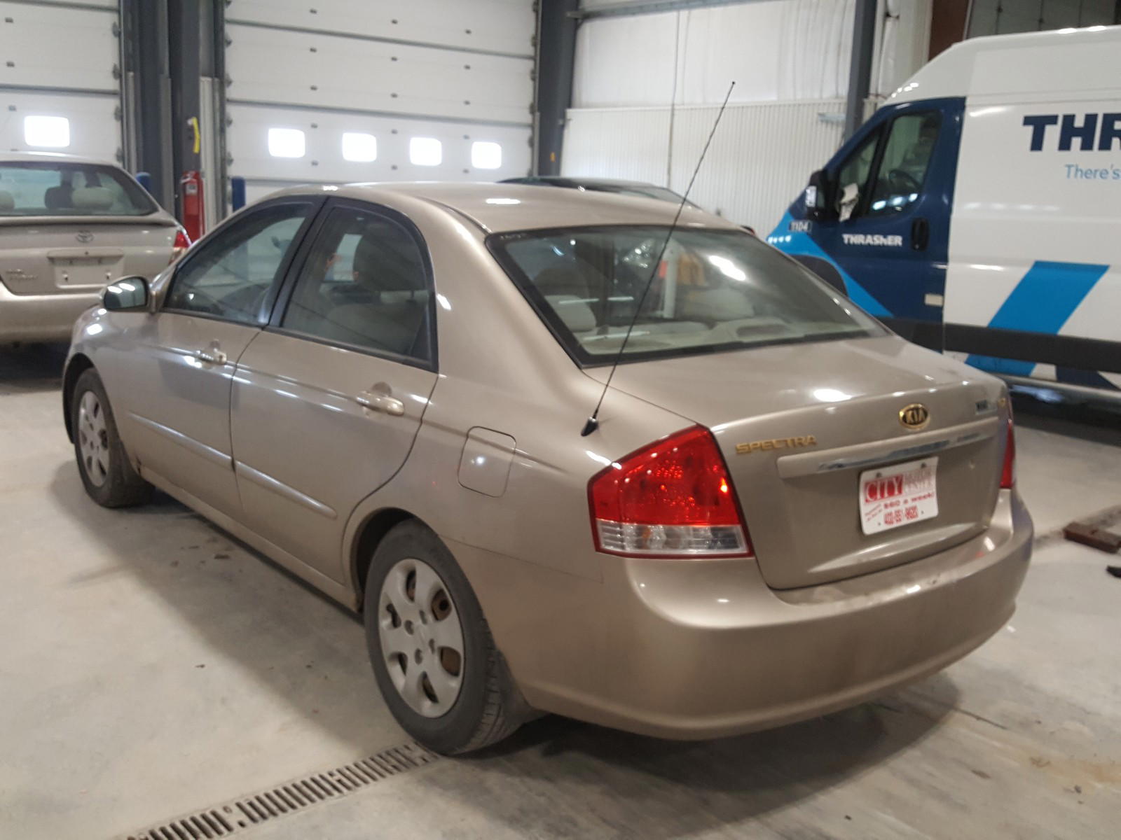 Photo 3 from auction – 2007 KIA SPECTRA EX with VIN KNAFE121475412682
