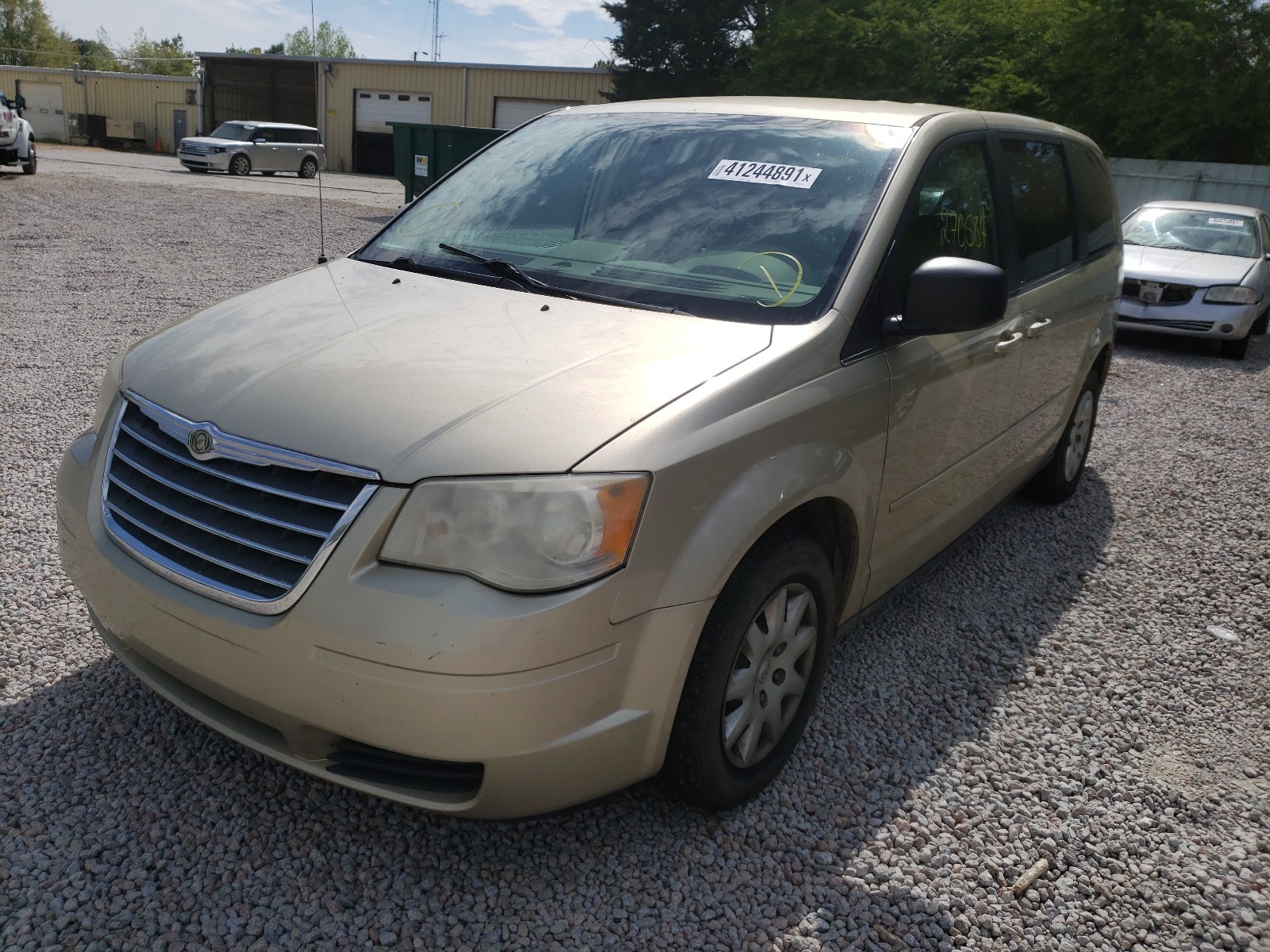 Photo 2 from auction – 2010 CHRYSLER TOWN & COU with VIN 2A4RR4DE3AR226383