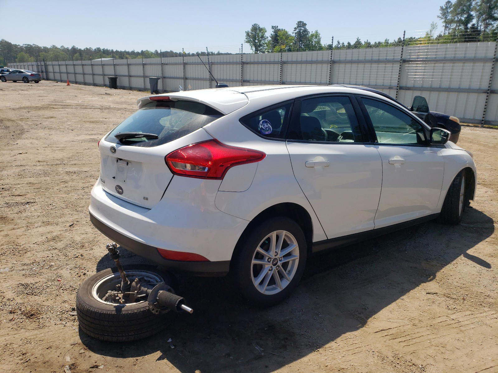 Photo 4 from auction – 2018 FORD FOCUS SE with VIN 1FADP3K24JL209552