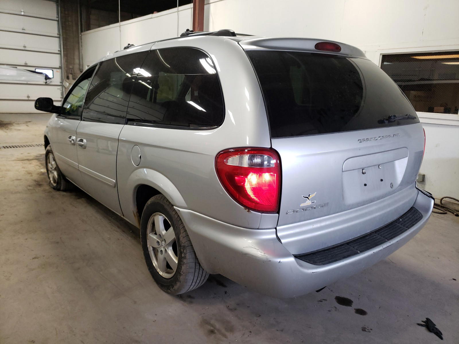 Photo 3 from auction – 2005 DODGE GRAND CARA with VIN 2D4GP44L55R600101