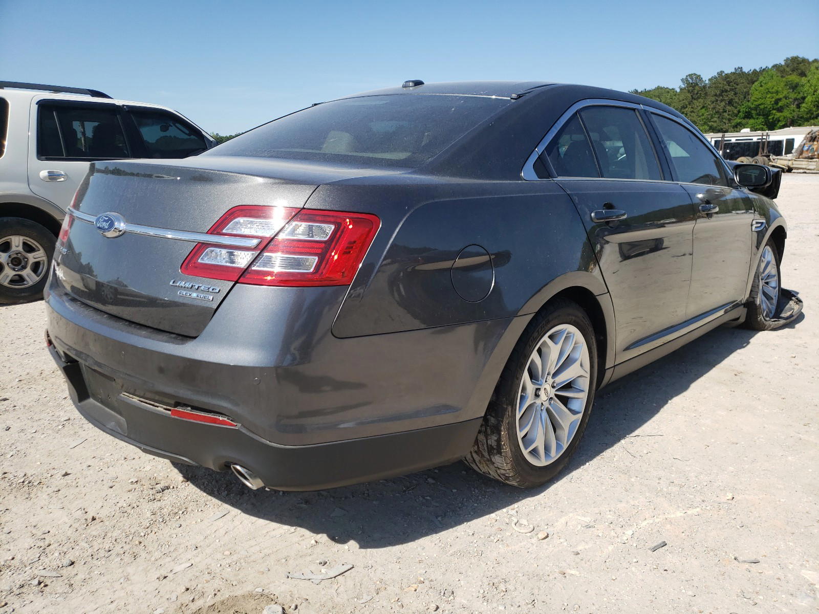 Photo 4 from auction – 2016 FORD TAURUS LIM with VIN 1FAHP2F86GG122943