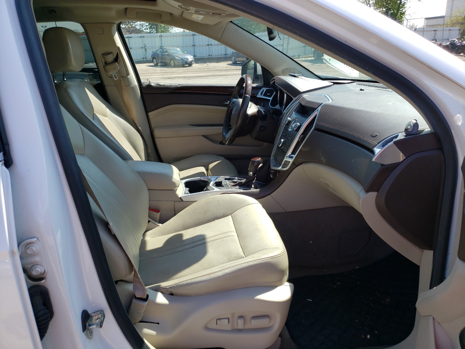 Photo 5 from auction – 2012 CADILLAC SRX LUXURY with VIN 3GYFNAE3XCS635092