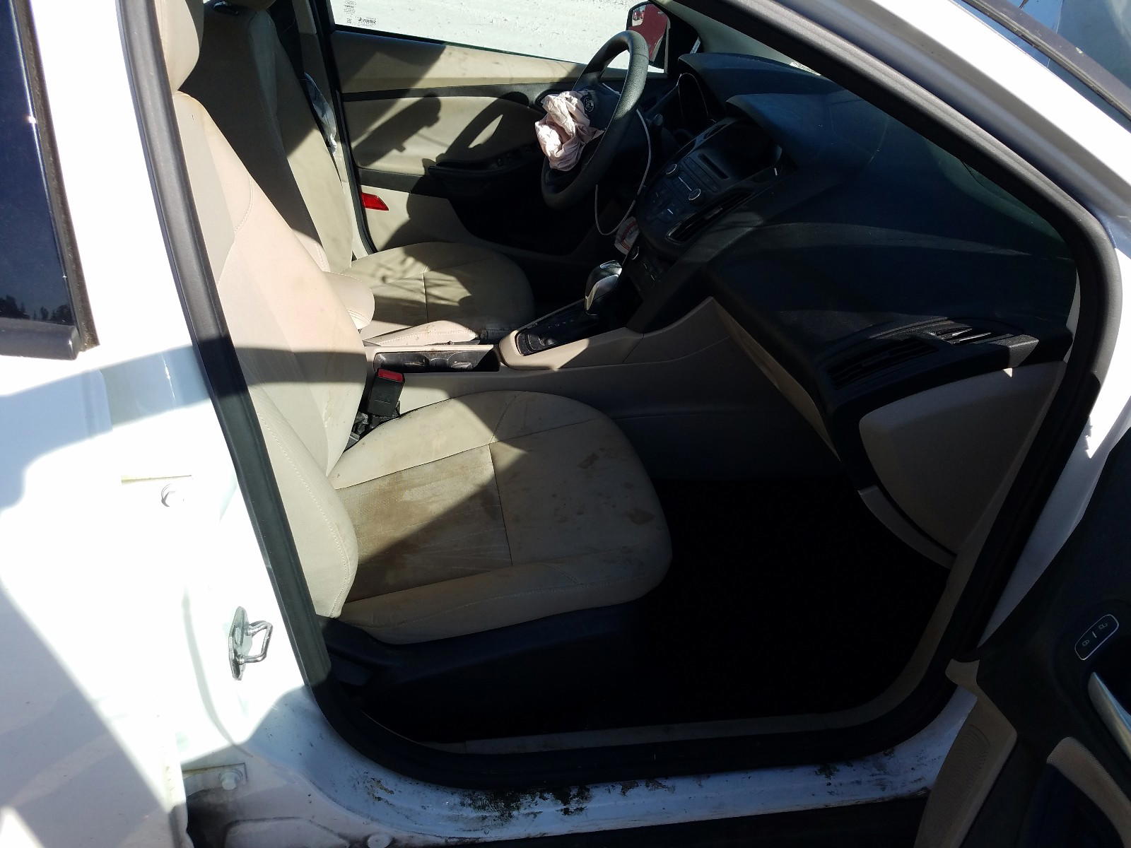 Photo 5 from auction – 2016 FORD FOCUS SE with VIN 1FADP3F23GL224028