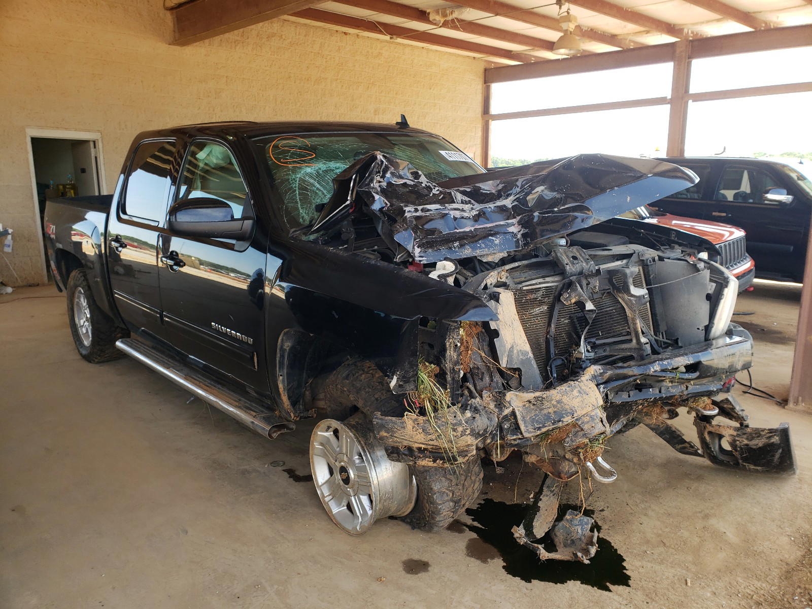 CHEVROLET SILVERADO 2011 with VIN 3GCPKTE38BG166391 - Photo from auction