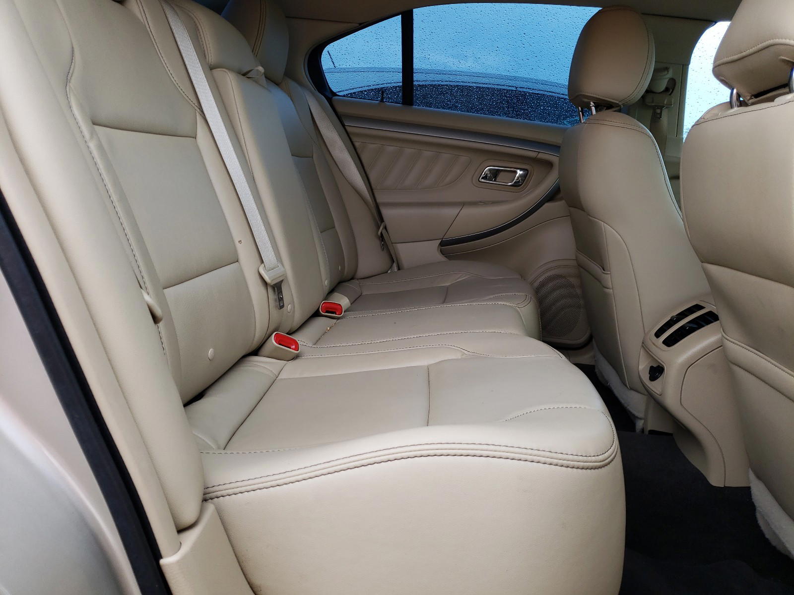 Photo 6 from auction – 2018 FORD TAURUS SEL with VIN 1FAHP2E80JG119383