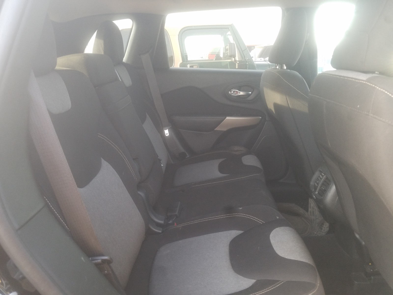 Photo 6 from auction – 2018 JEEP CHEROKEE L with VIN 1C4PJMCB0JD614802