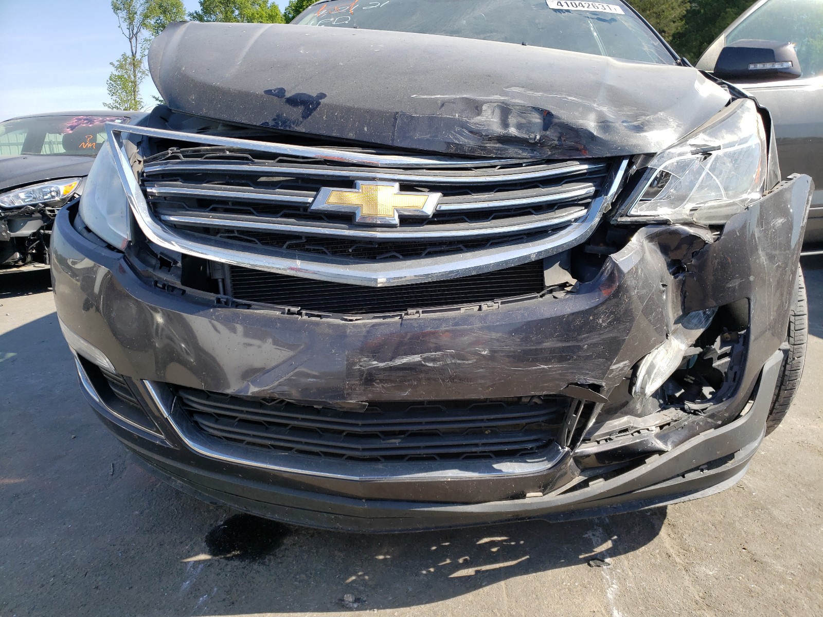 Photo 7 from auction – 2017 CHEVROLET TRAVERSE L with VIN 1GNKRGKD3HJ117687