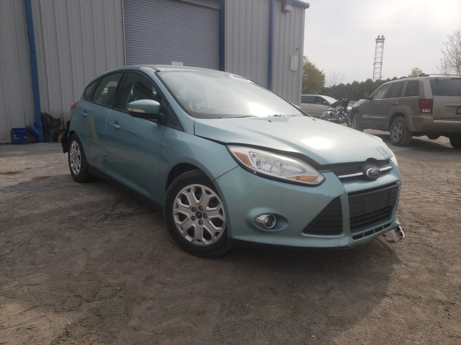 FORD FOCUS SE 2012 مع رقم تعريف المركبة 1FAHP3K27CL105335 - صورة من المزاد